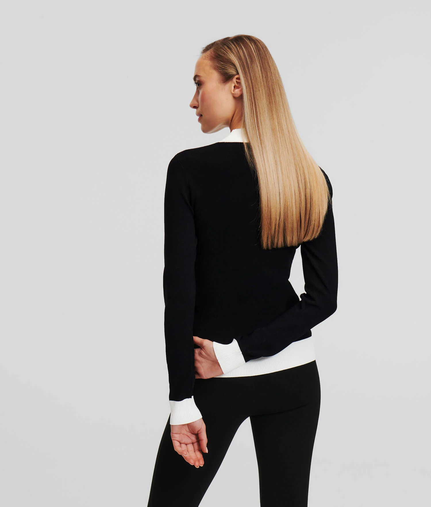 PULL À COL ROULÉ AVEC LOGO KARL