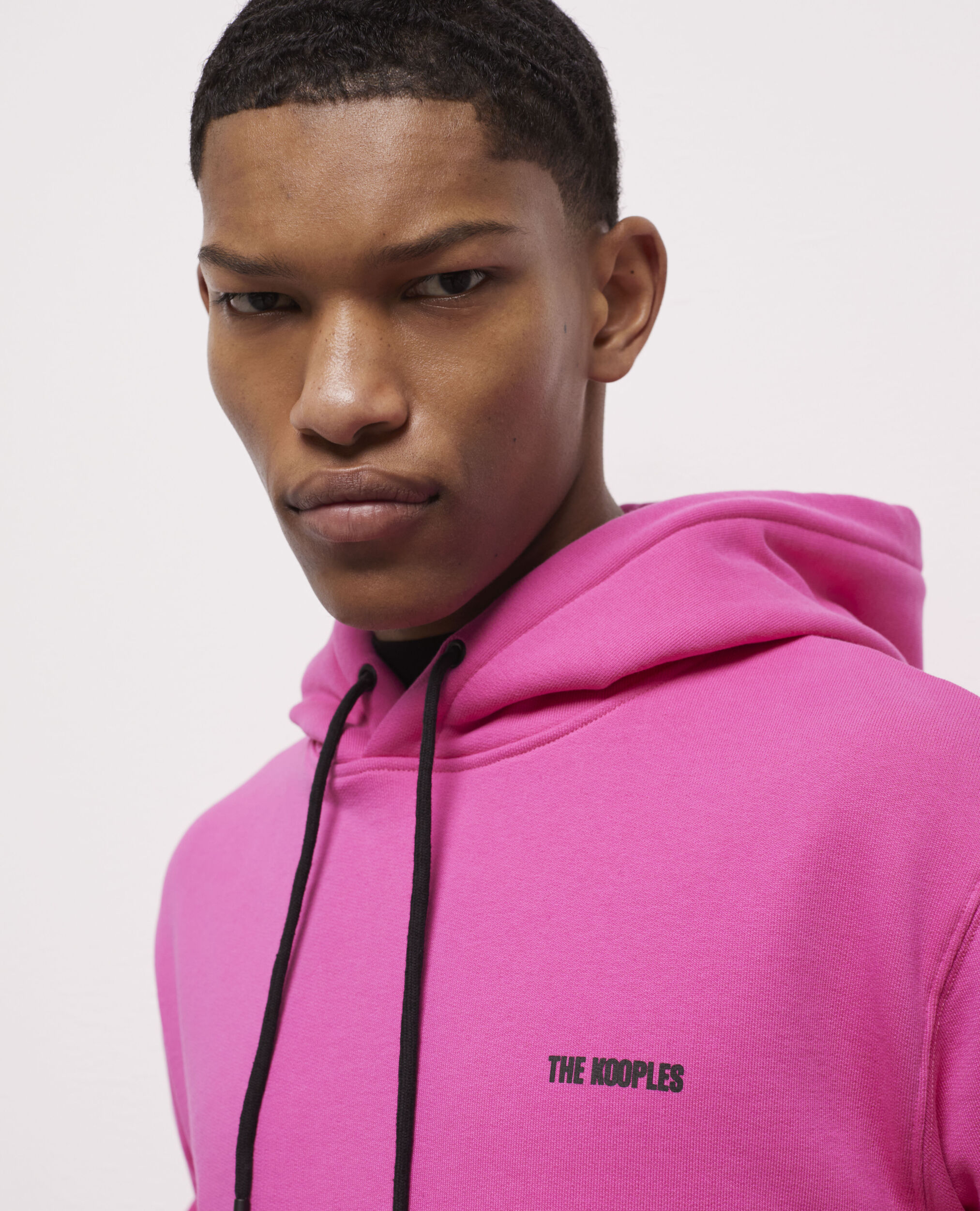 Sweatshirt à capuche rose avec logo