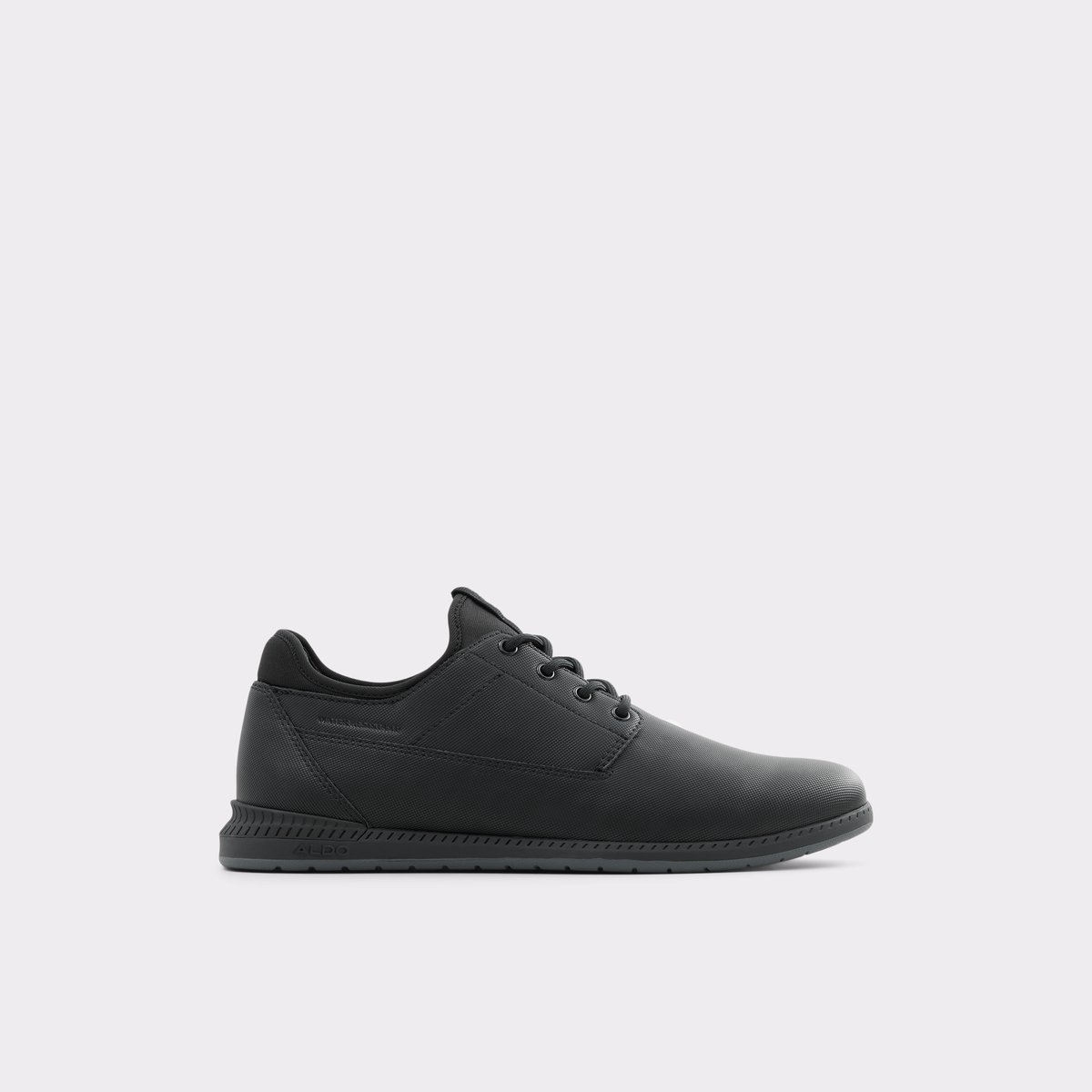 Bluffers-wr Black Synthetic Embossed Men Low top