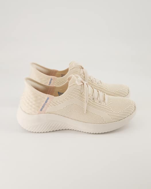 Skechers Ultra Flex 3.0 - Brilliant Pat Sneaker in Beige