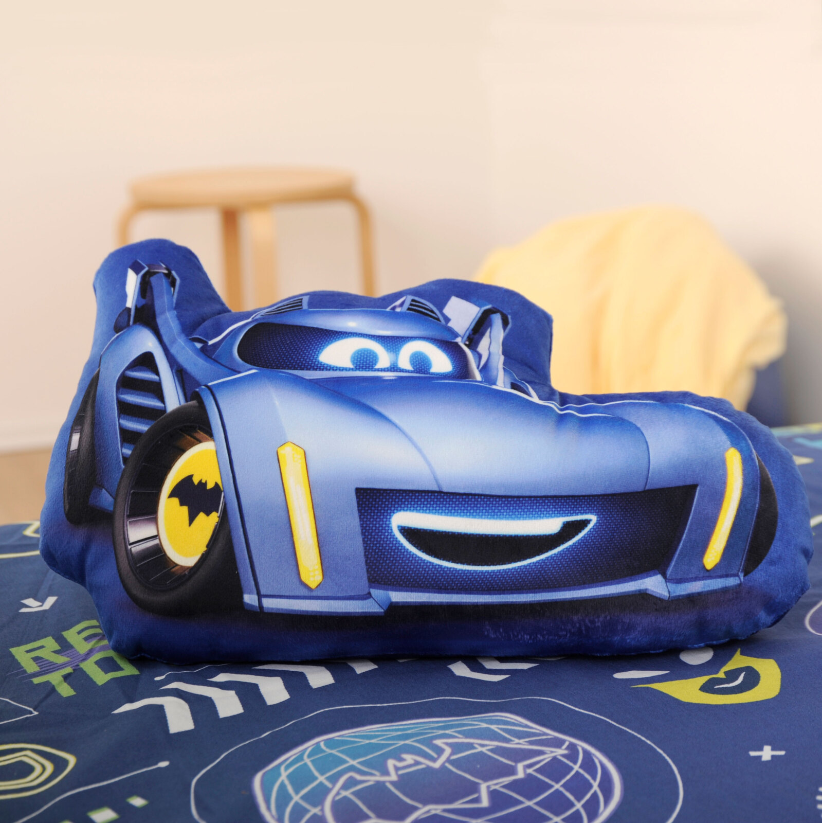 Batwheels Konturenkissen - blau-schwarz-gelb - 36x23 cm