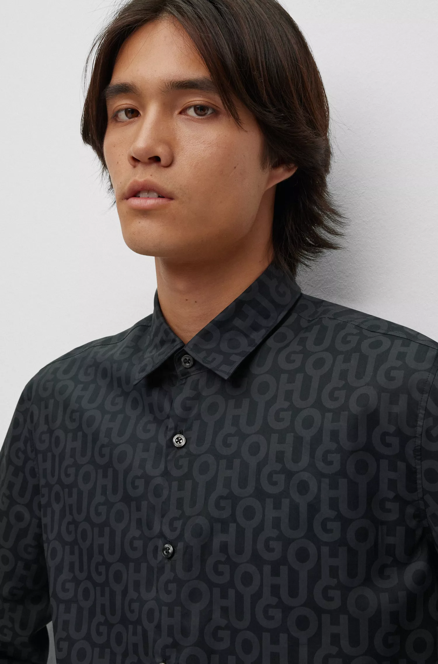 Camisa HUGO vermelha, corte slim, em popeline de algodão estampado.