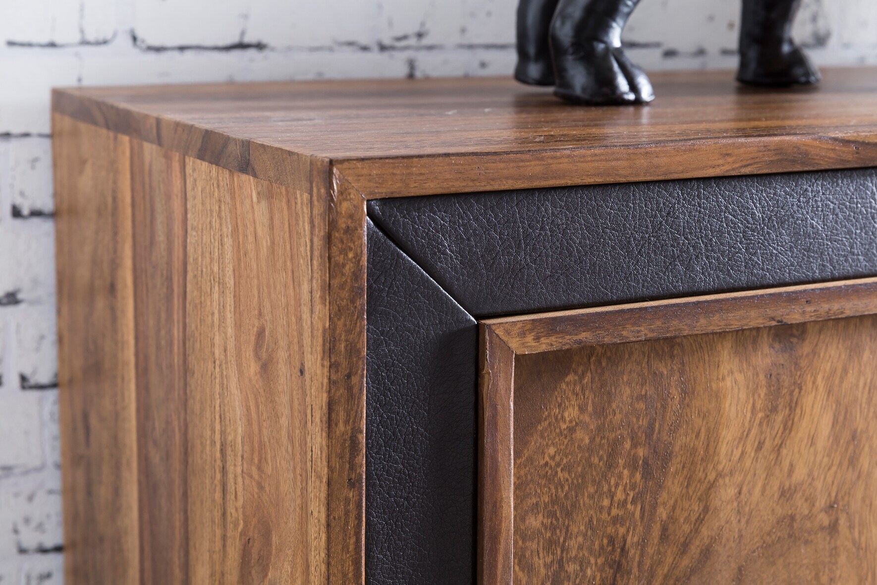 KADIMA DESIGN Rustikales Sideboard, Sheesham Massivholz, Kunstleder, 160x44x80 cm