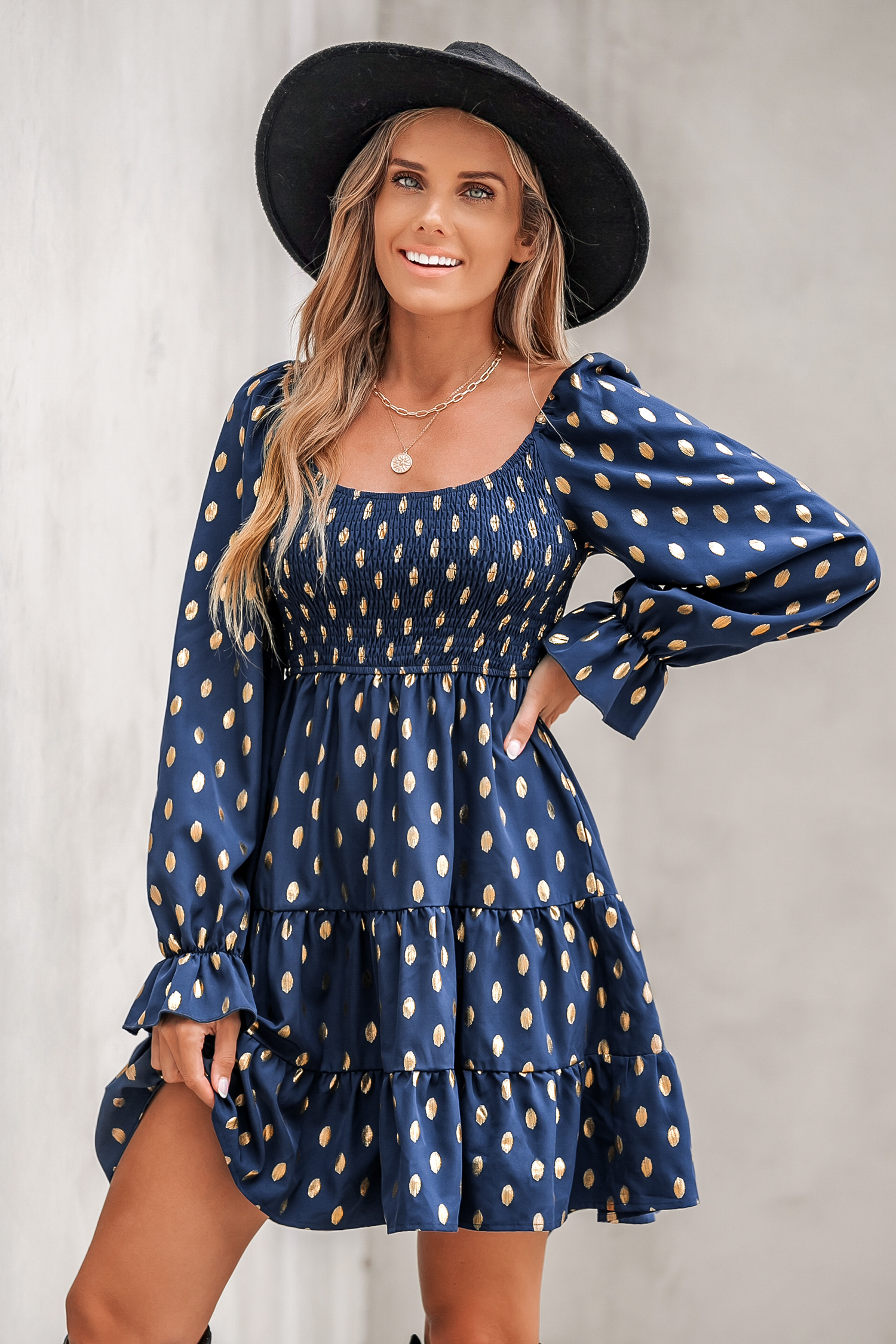 Robe mini à volants et smocks à imprimé géométrique