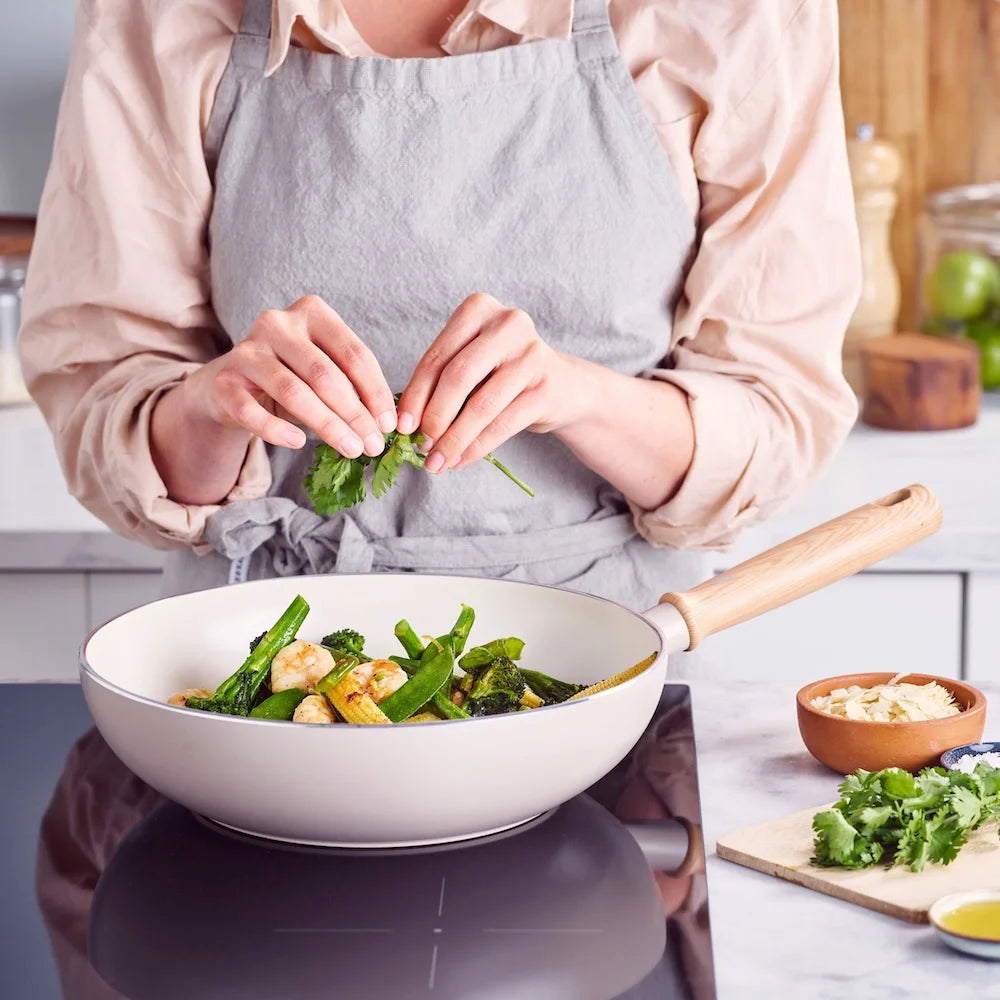 GreenChef Nordics Wokpan 28 cm Antiaanbak Crème