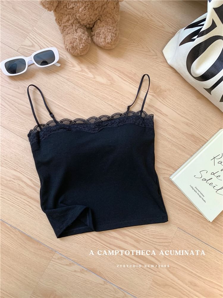 Flowerisque - Gewatteerde camisole top met effen kanten rand