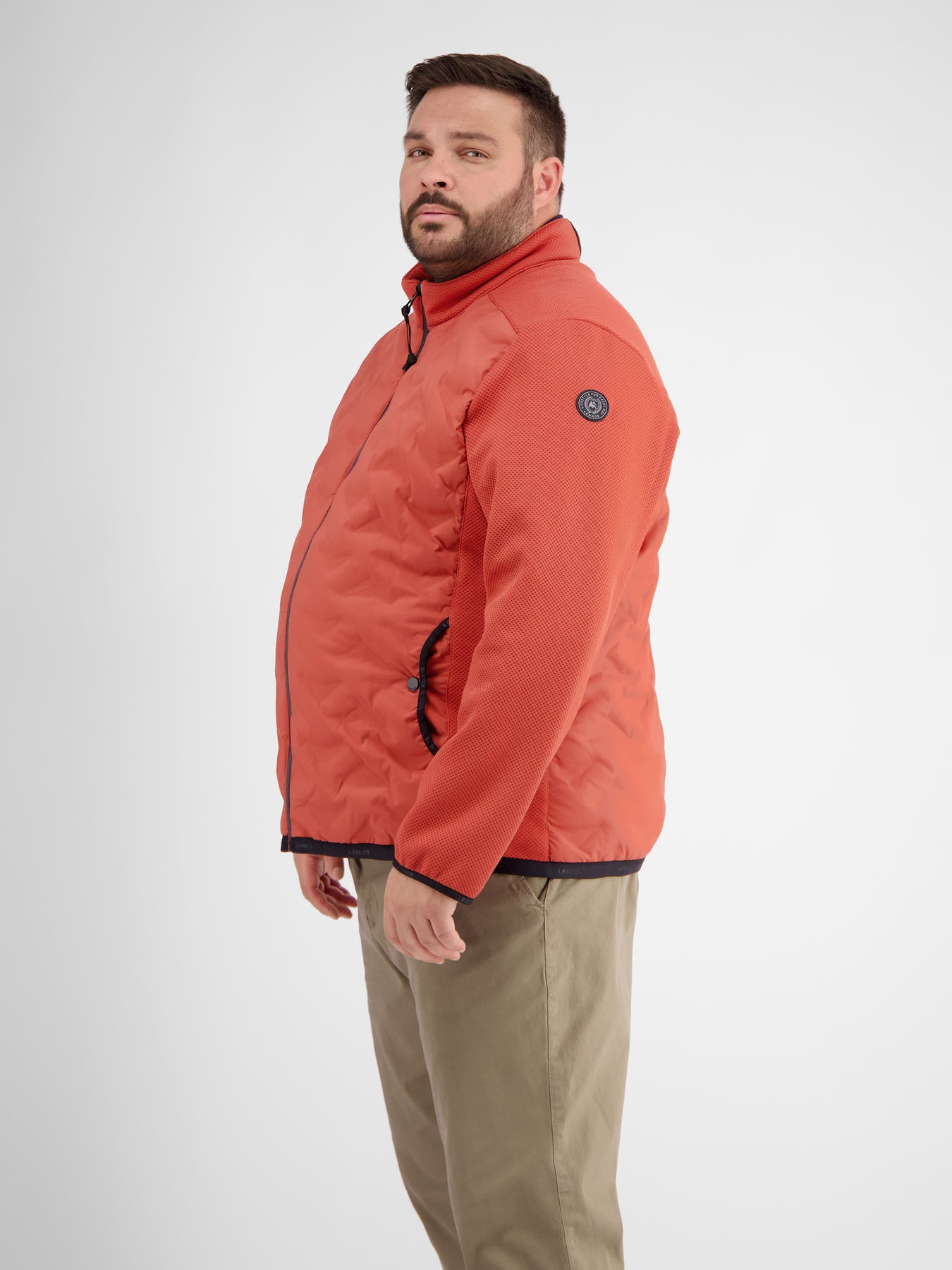 Sportliche Hybrid-Jacke