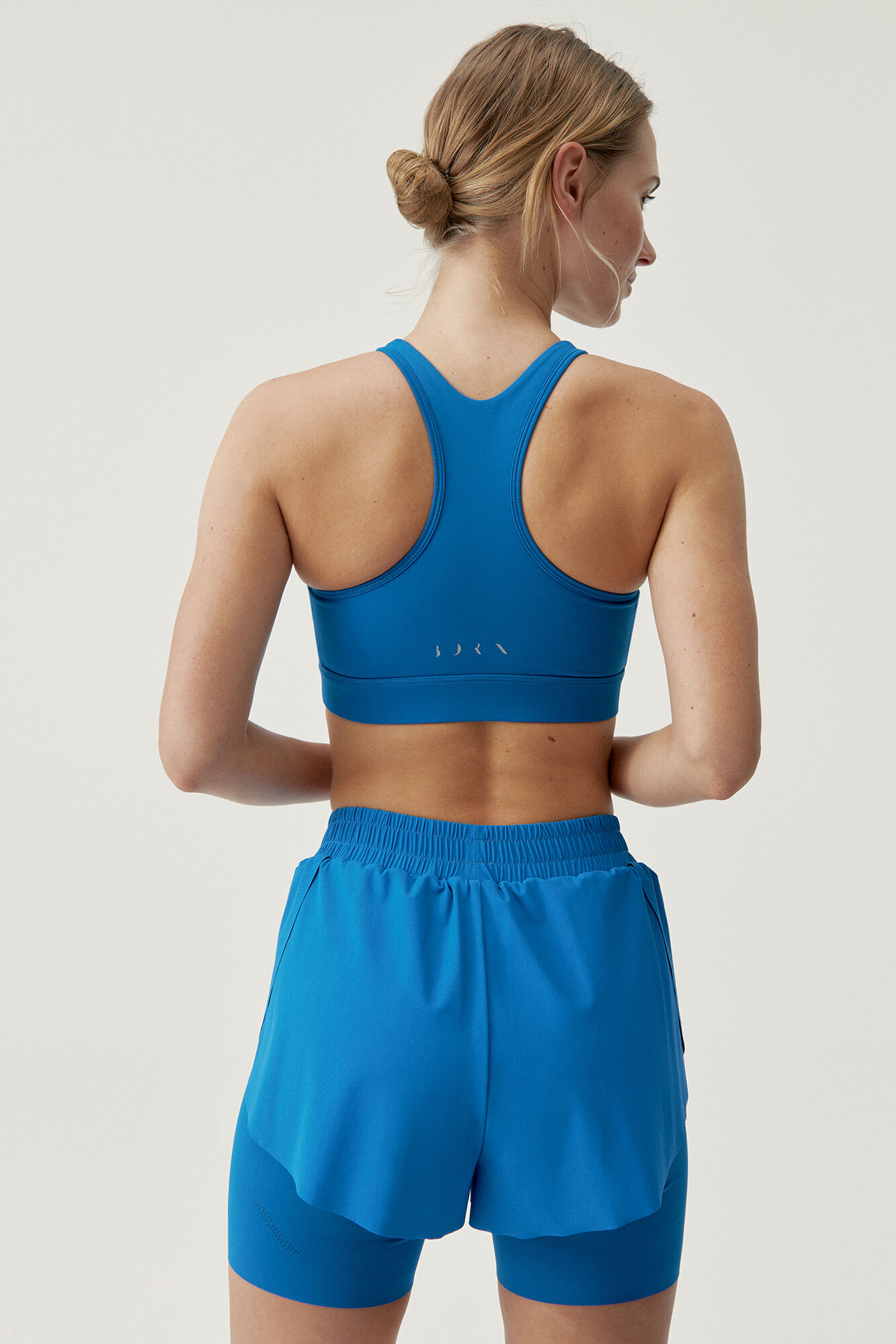 Bikila curta azul brilhante