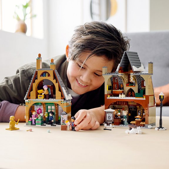 Visite du village de Pré-au-Lard LEGO Harry Potter 76388