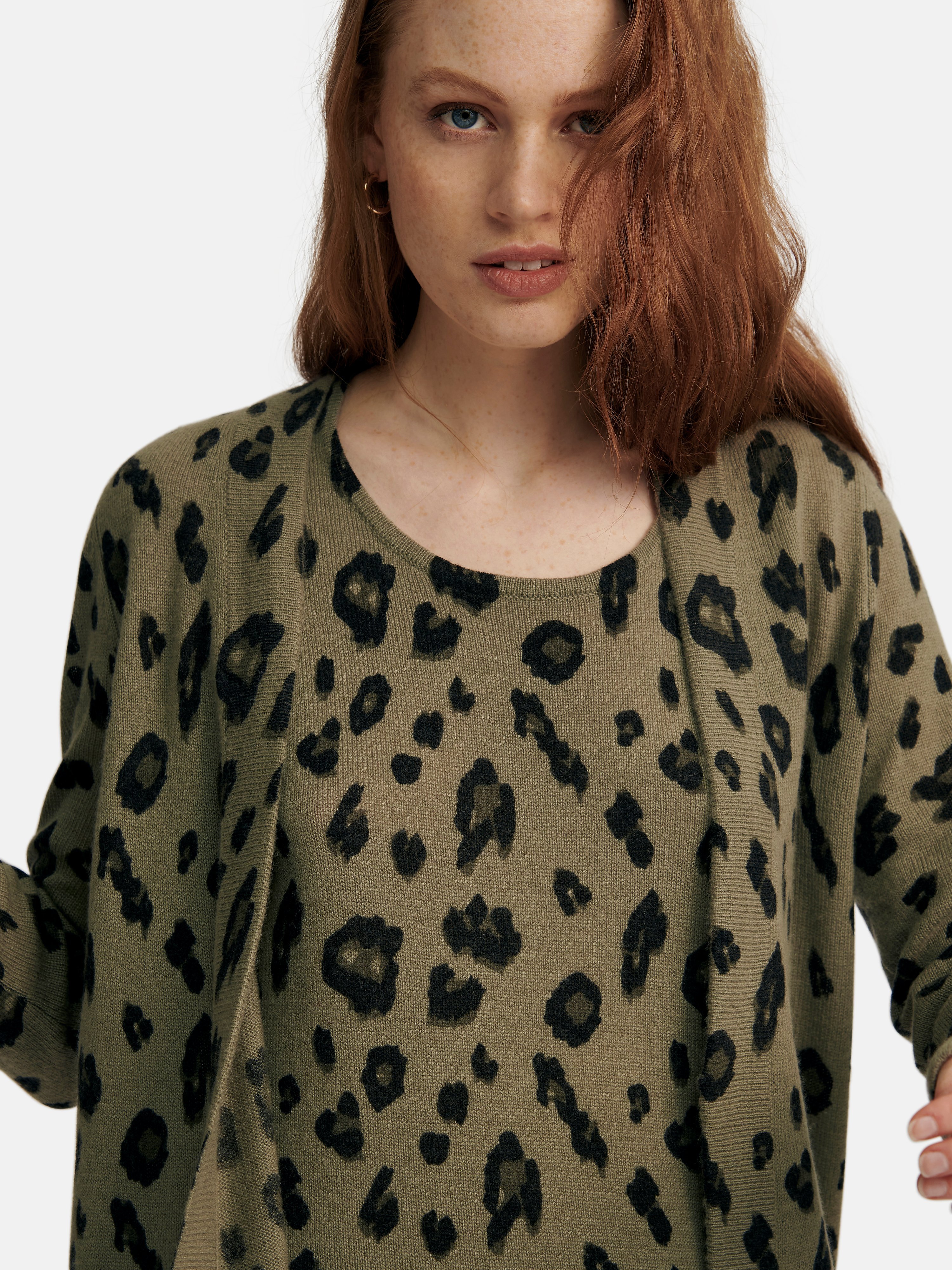 Strickjacke aus 100% Premium-­Kaschmir