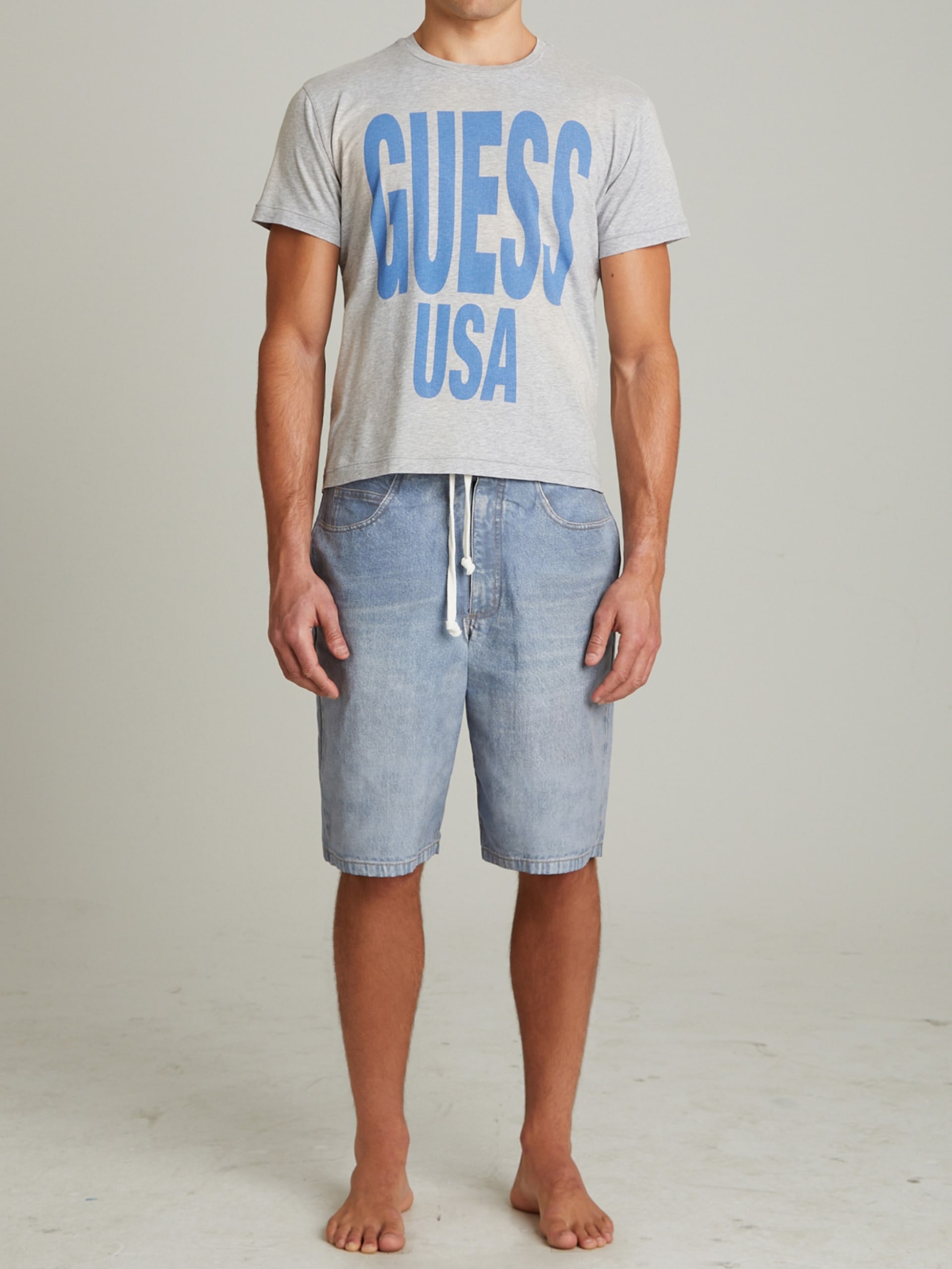 Camiseta com logo envelhecido