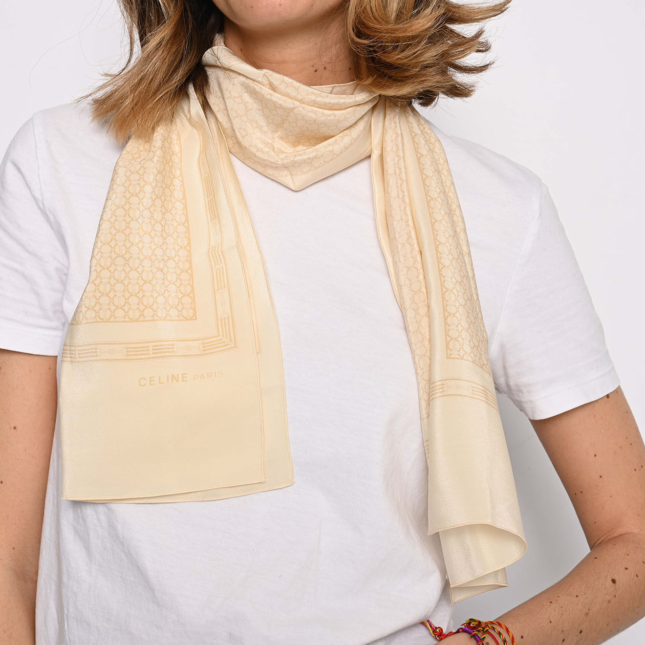 Celine Foulard Vintage en Soie écru - Très bon état - 135x30 cm