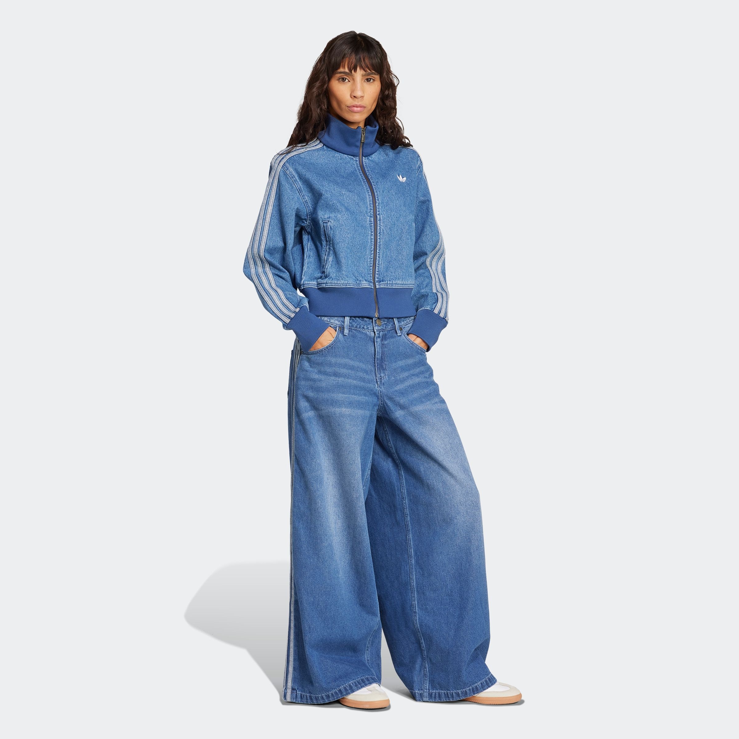 adidas Originals Sporthose »DENIM WIDE PANT«  adidas Jeans, lässiger Style von der Moder der 90er inspiriert