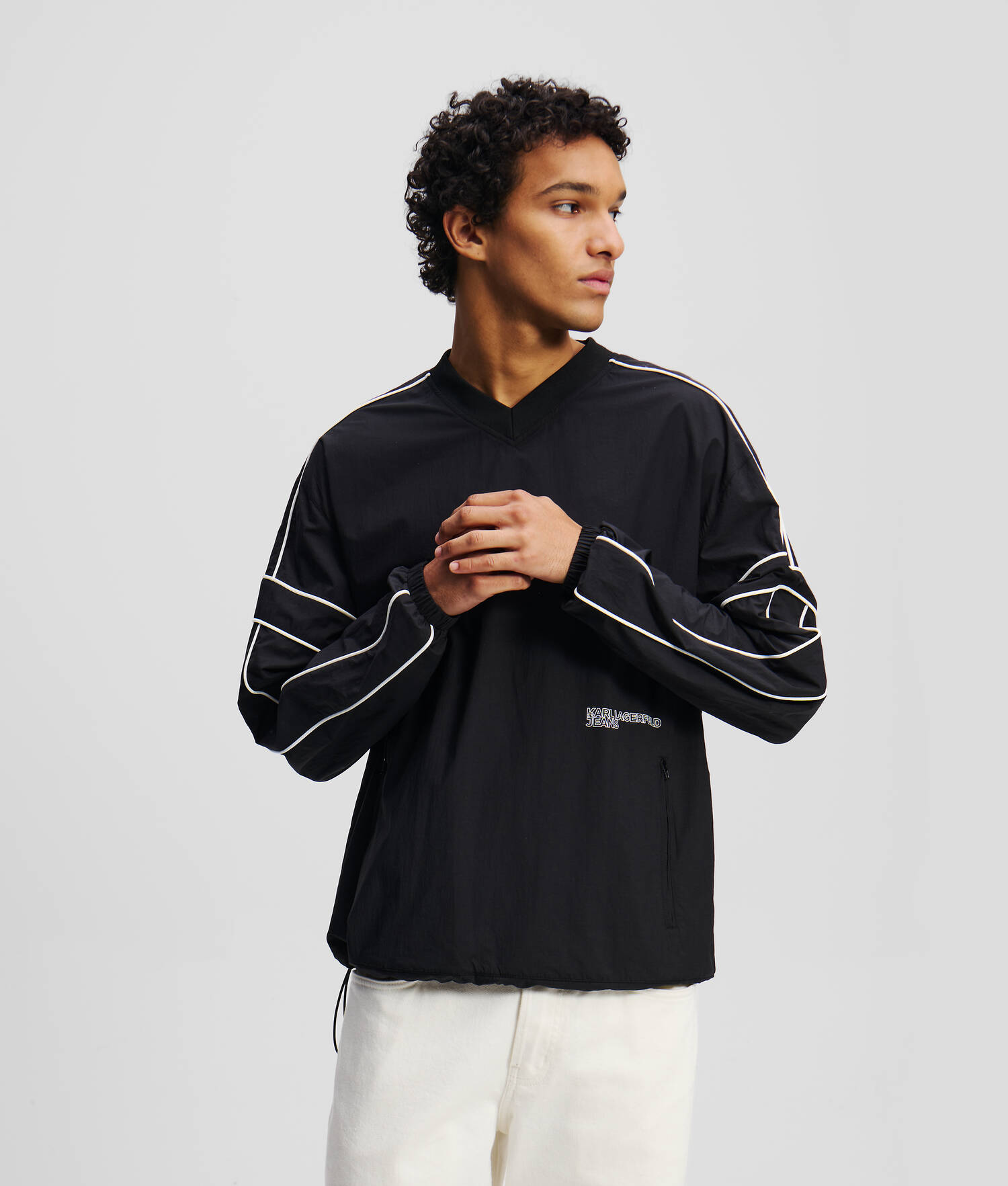 SWEAT-SHIRT À COL EN V AVEC PASSEPOIL - Noir