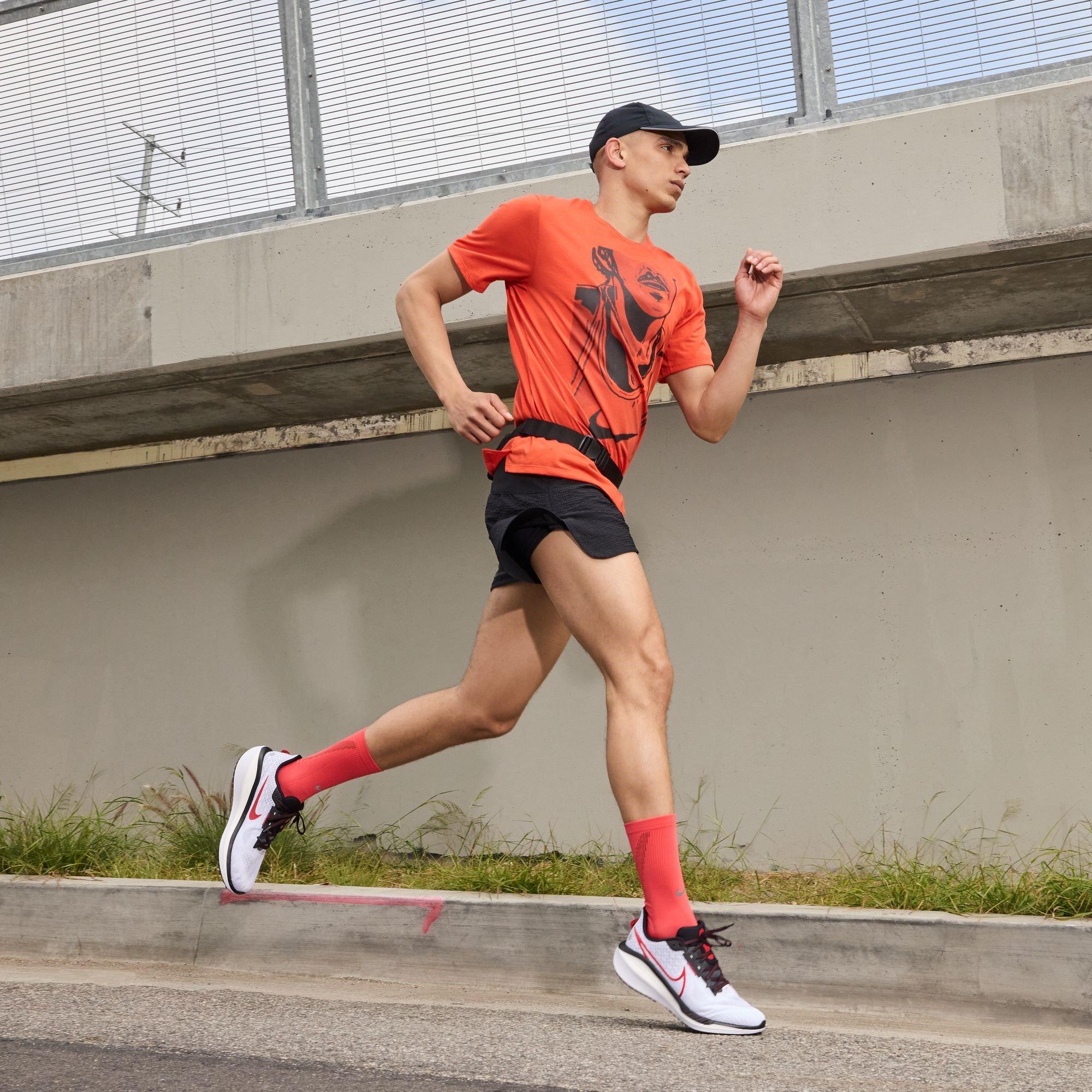Nike Vomero 17 Mens Road Running Shoes