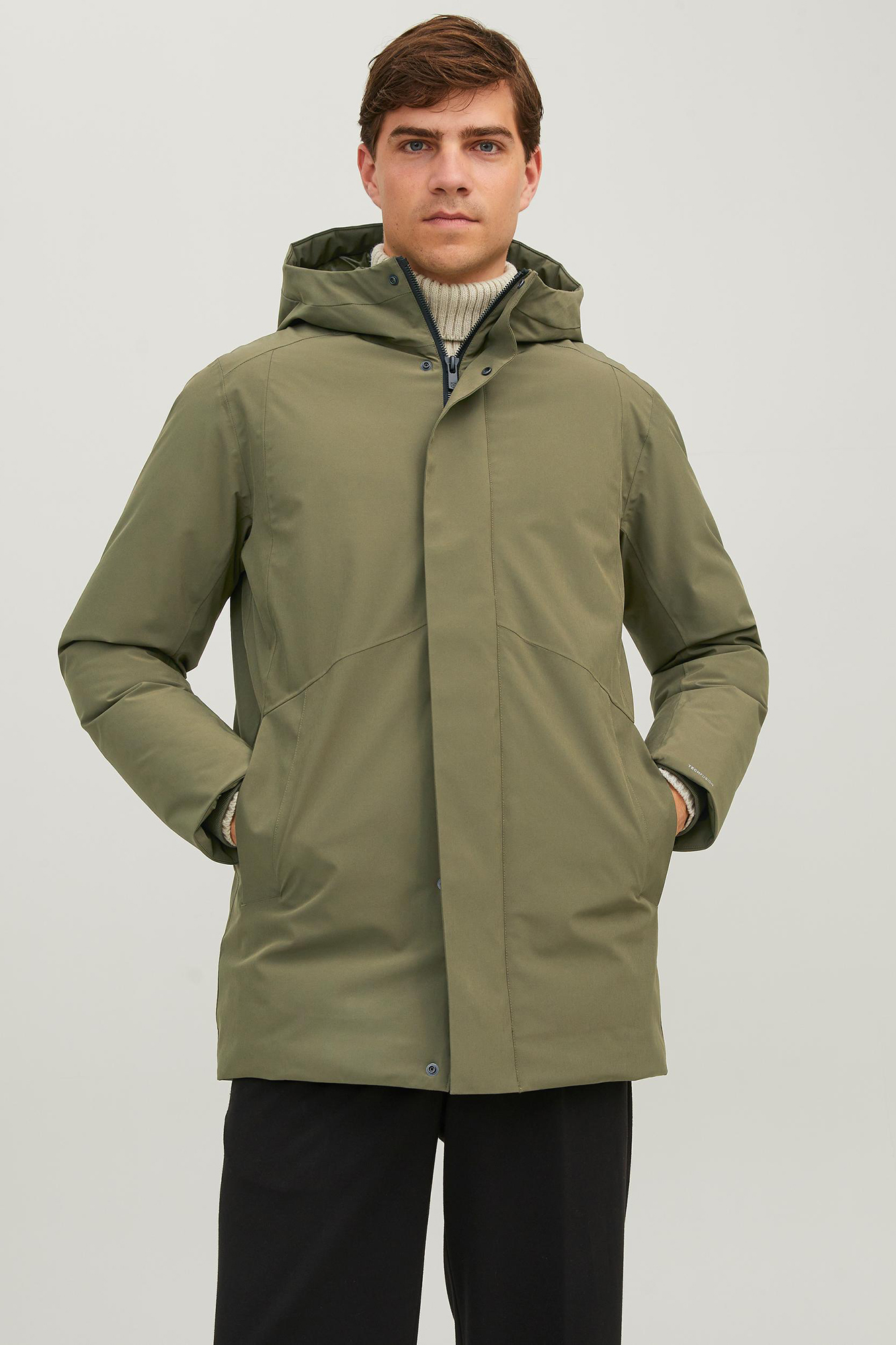 Parka técnica Tech Fusion com capuz.