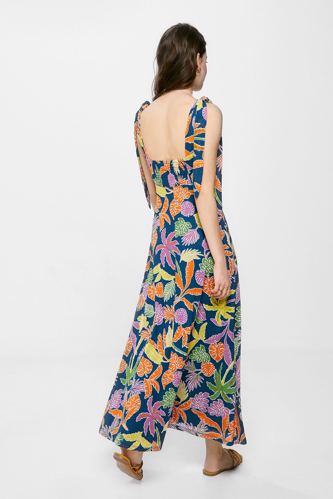 Vestido midi com estampa tropical - azul