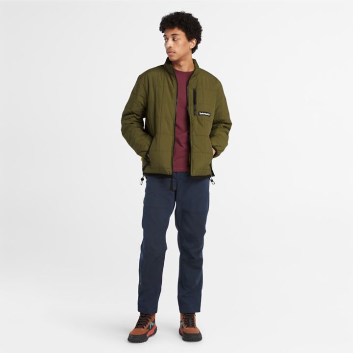 Jaqueta masculina acolchoada e isolante repelente à água na cor verde.