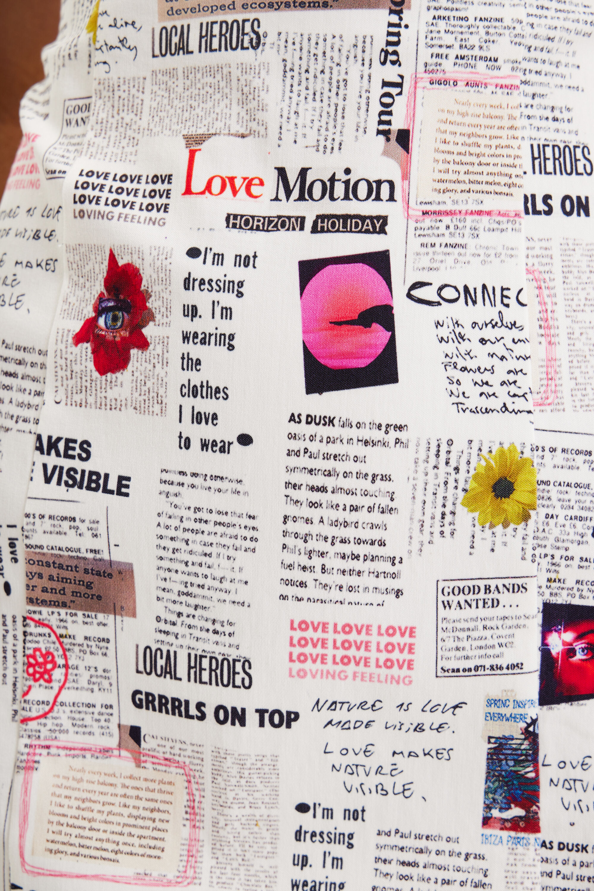 Robe courte bretelles journal