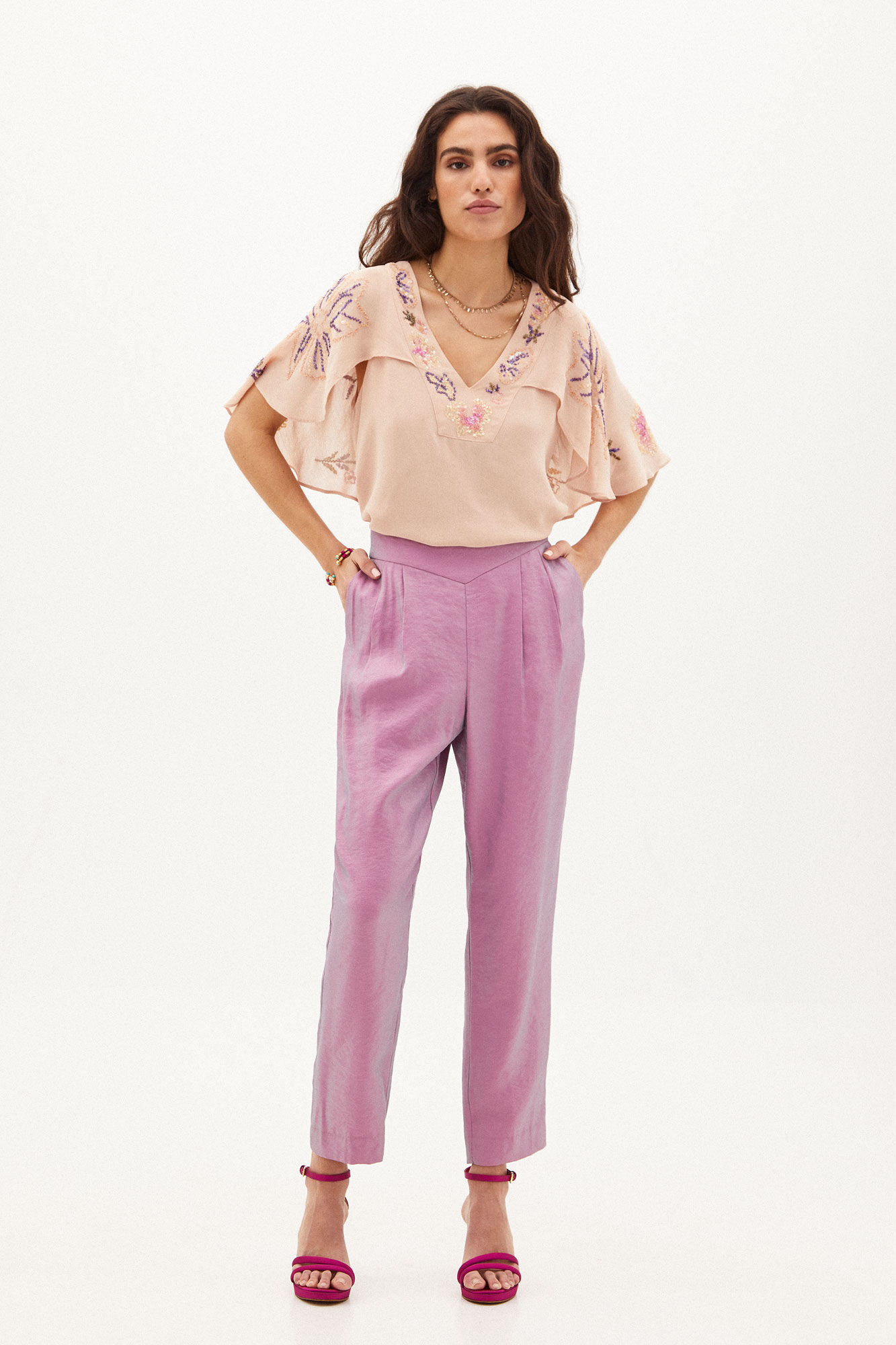Blusa Elaina com bordados e aplicações de miçangas - Rosa