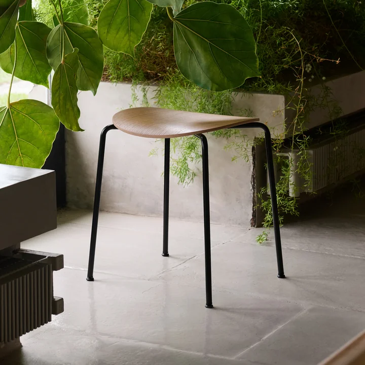 &Tradition - Pavilion AV36 Hocker, H 46 cm, Walnuss (Kunststoffgleiter)