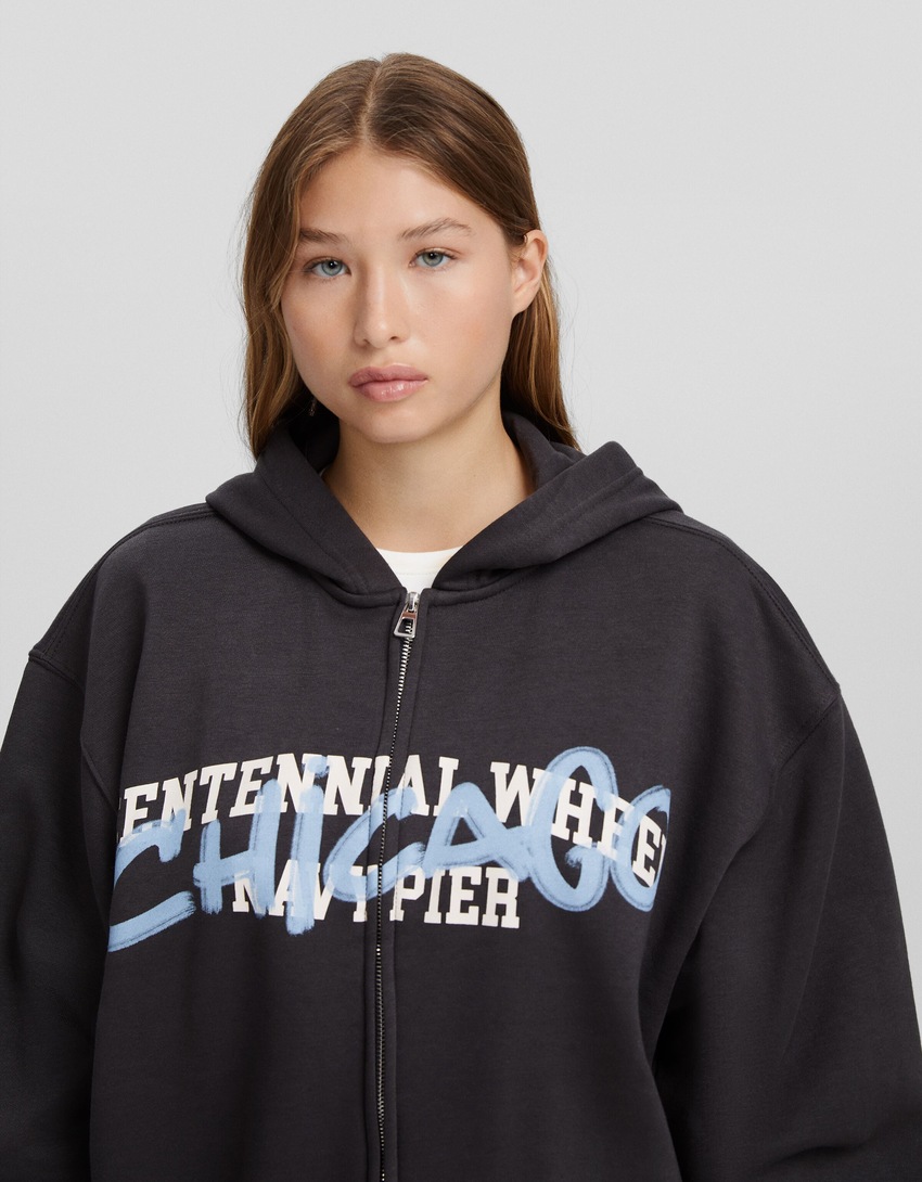 Moletom oversized com zíper e estampa