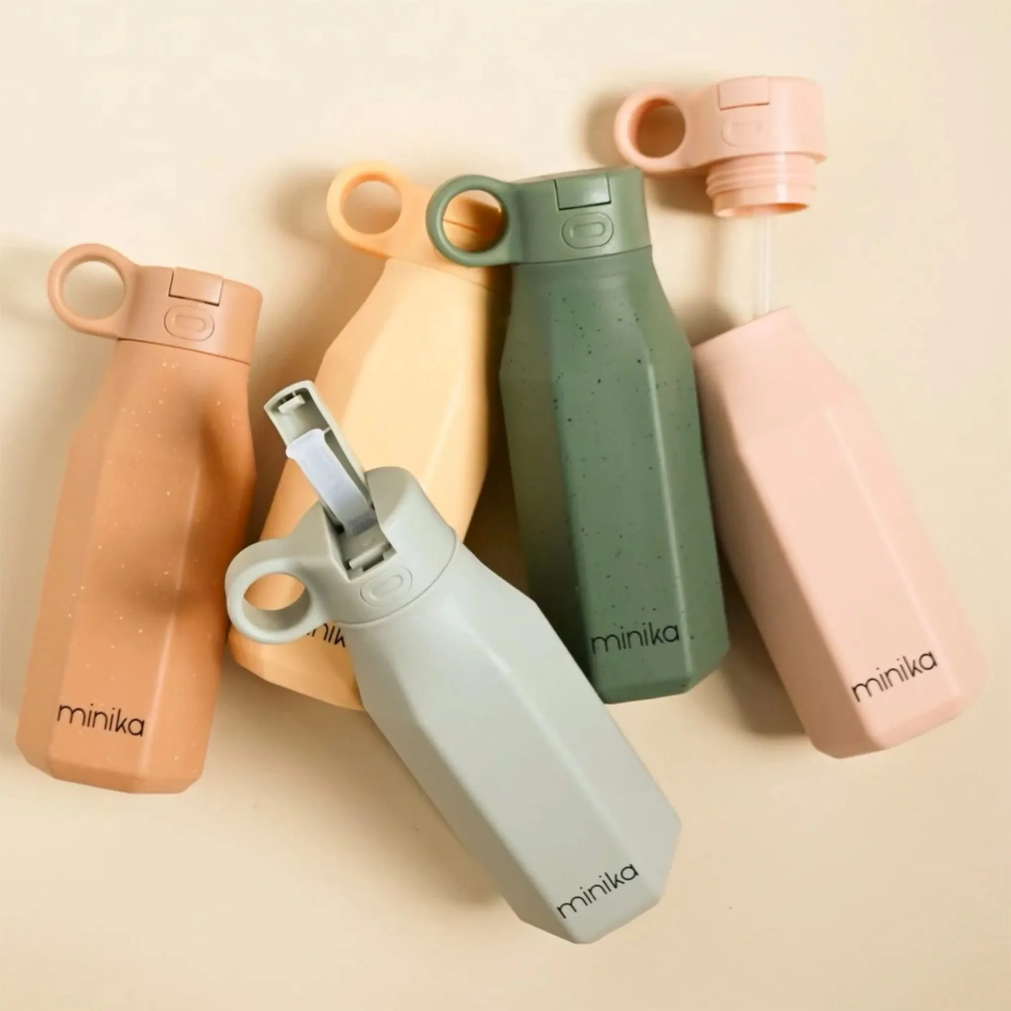 Minika Bouteille en Silicone avec Paille