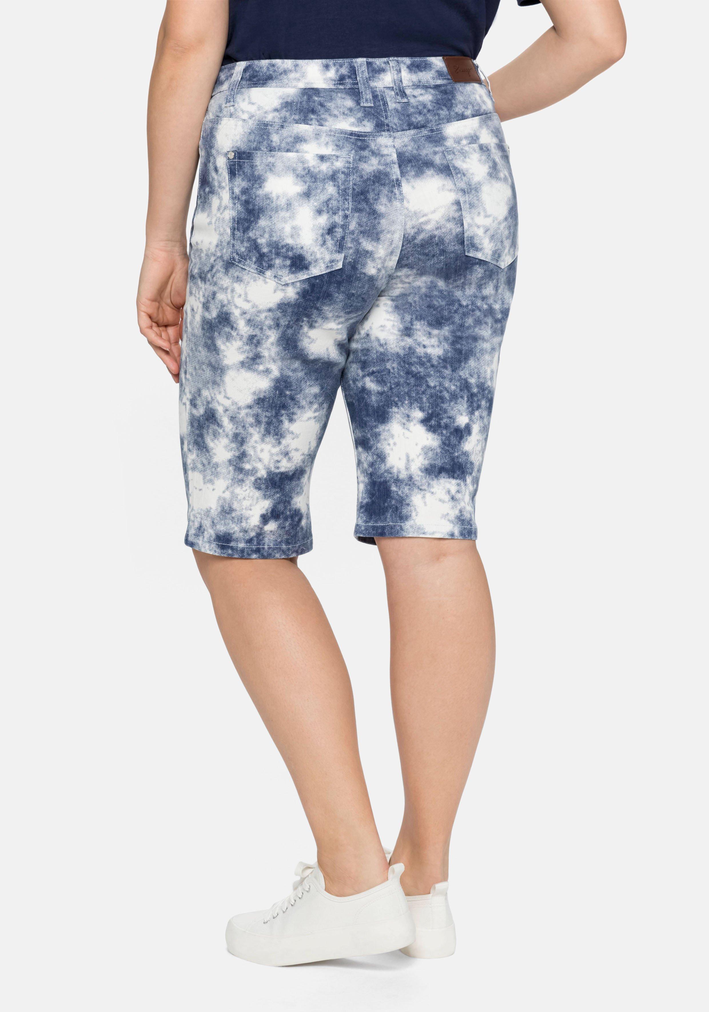 Jeansbermudas mit Batikdruck, in 5-Pocket-Form