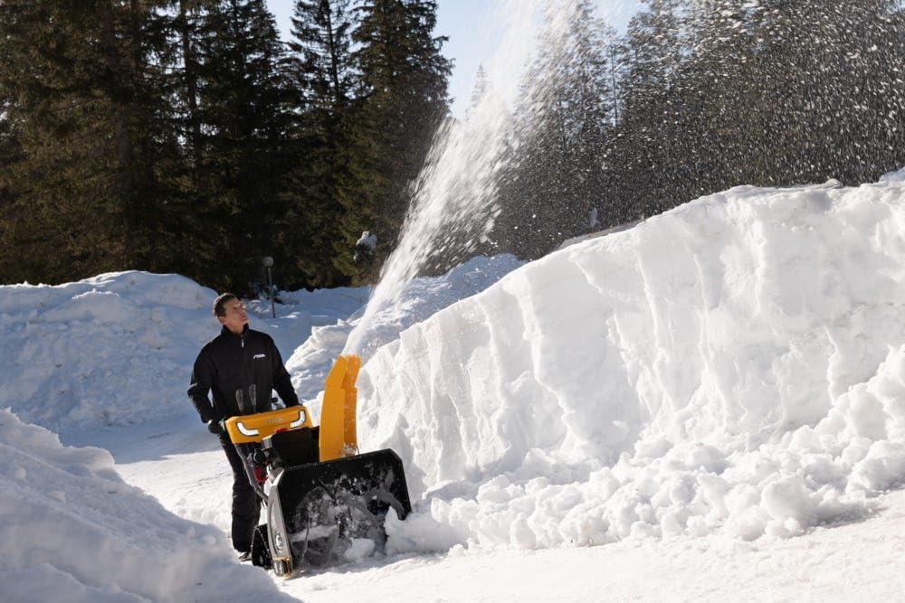 STIGA ST 6272 P TRAC Raupen-Schneefräse, Benzinmotor, 72cm Räumbreite, Scheinwerfer