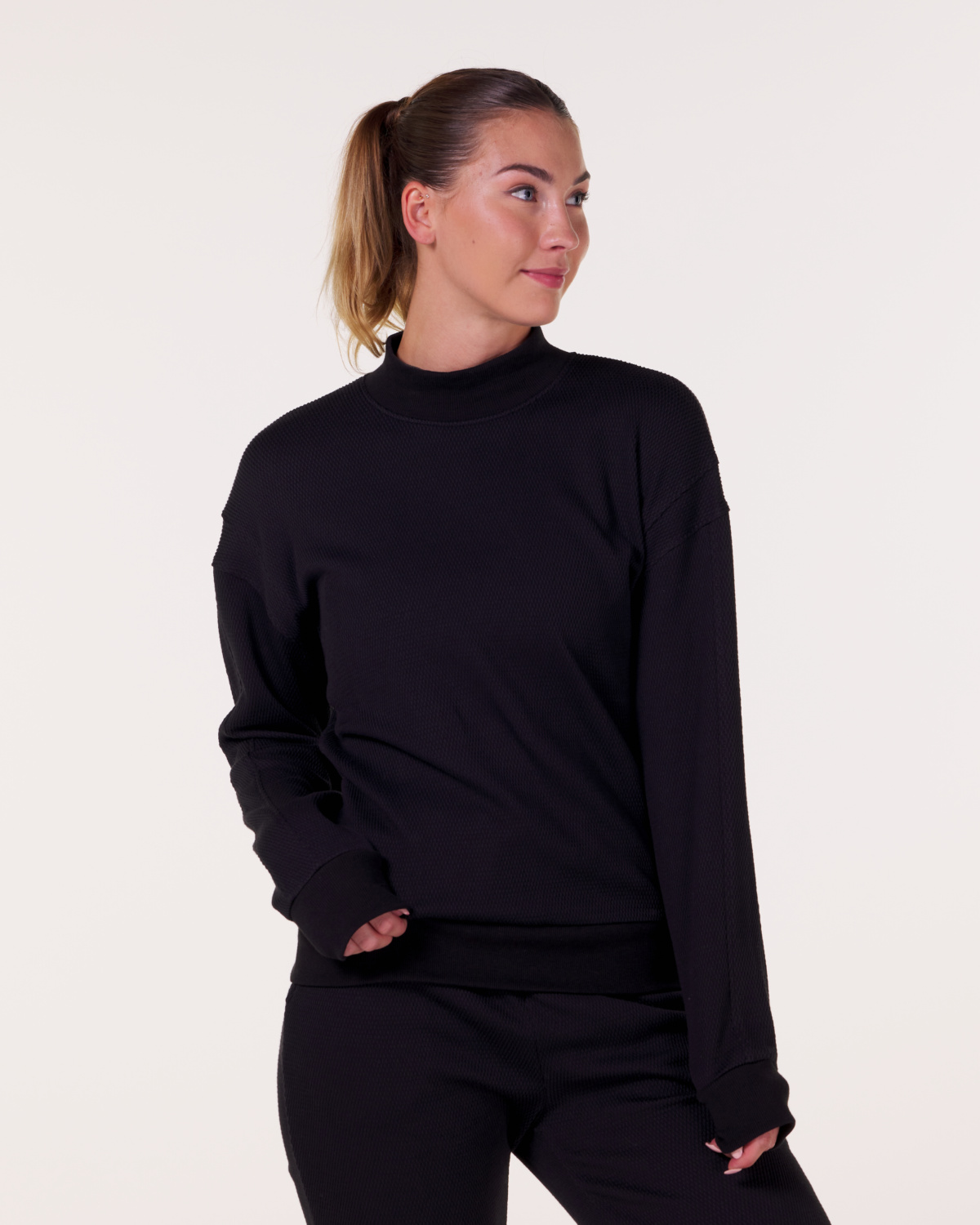 LEVITY Balance Sweater Black