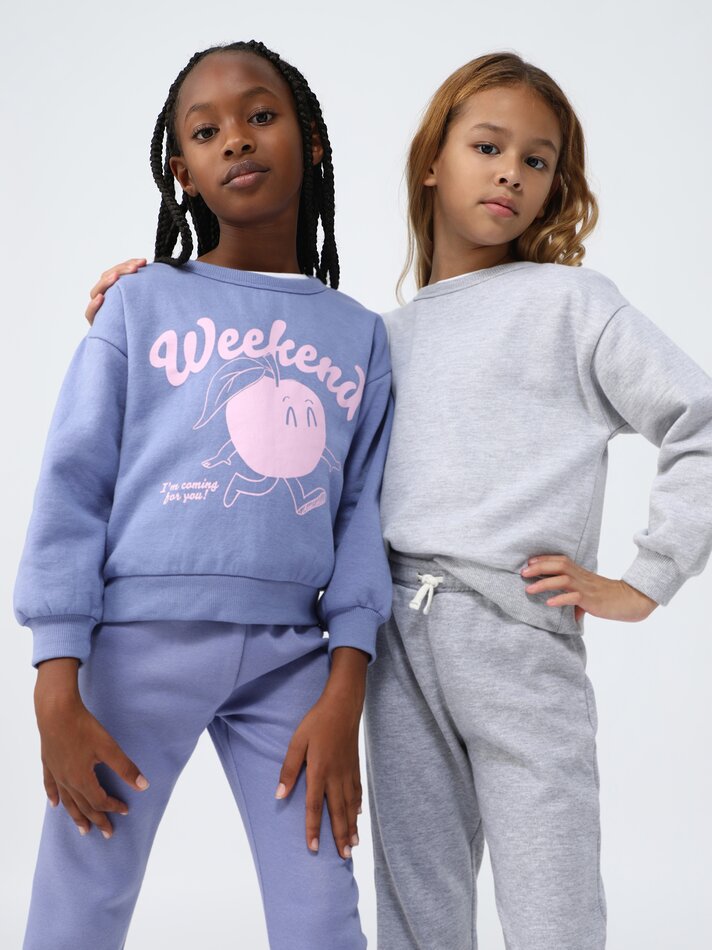 Conjunto com 2 moletons, um liso e um estampado - Roxo