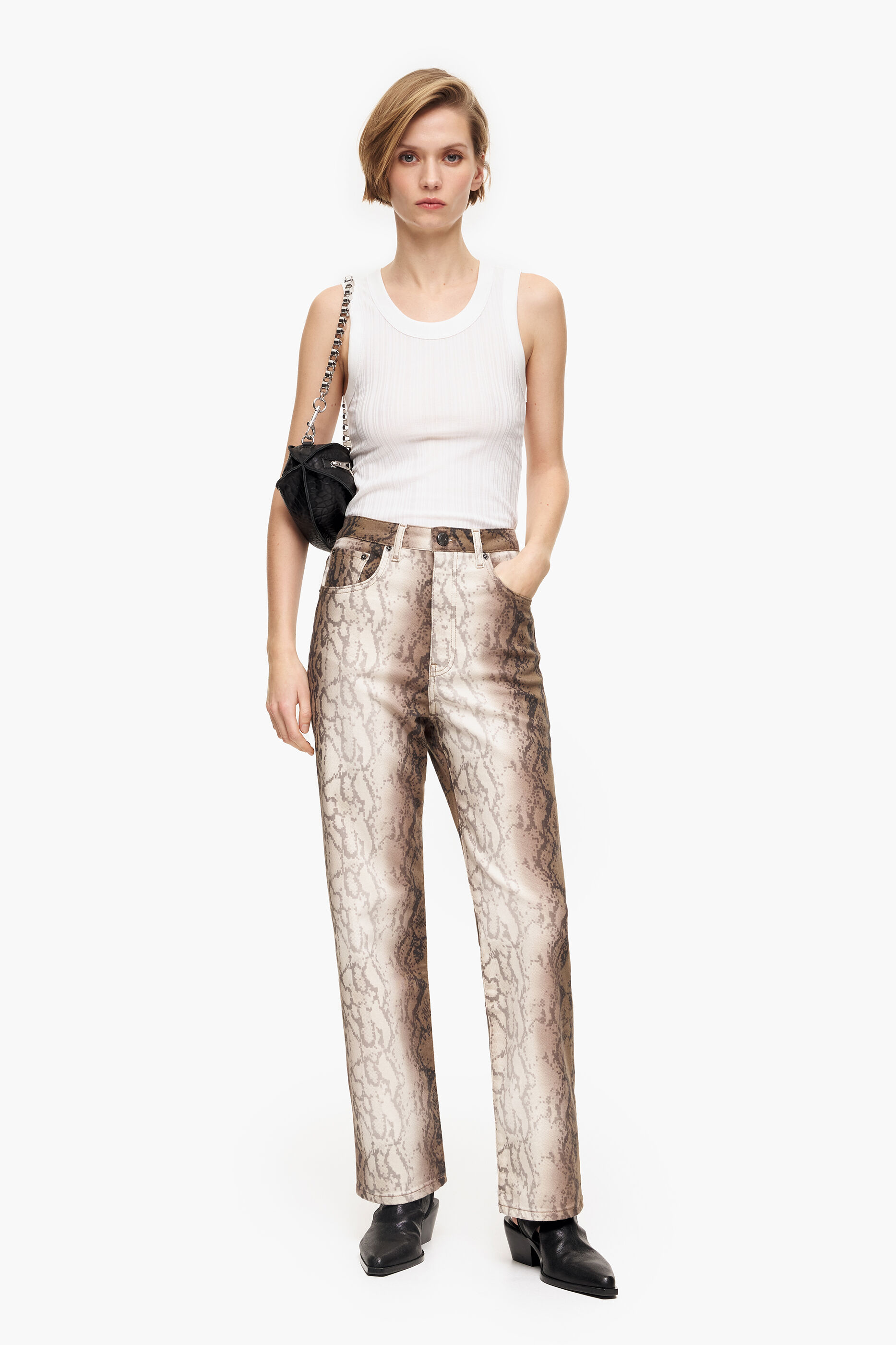 Calça jeans reta cropped - Estampa pixelada de píton cáqui
