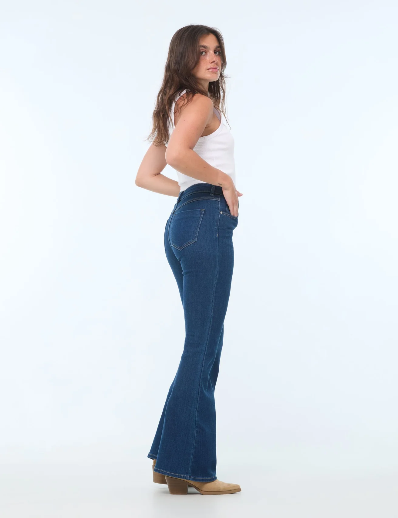 Jean taille moyenne coupe flare bleu