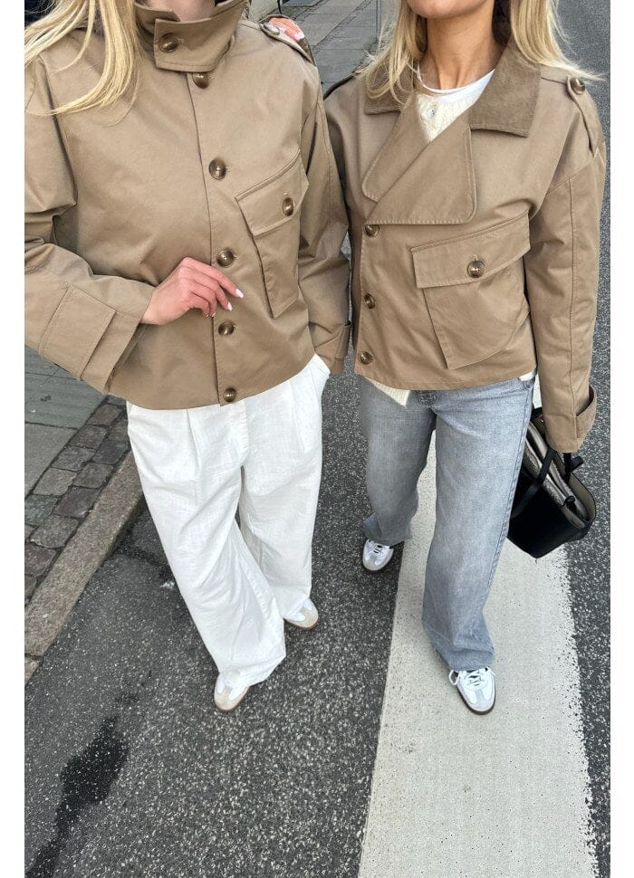 BYIC Astaic Short Trenchcoat