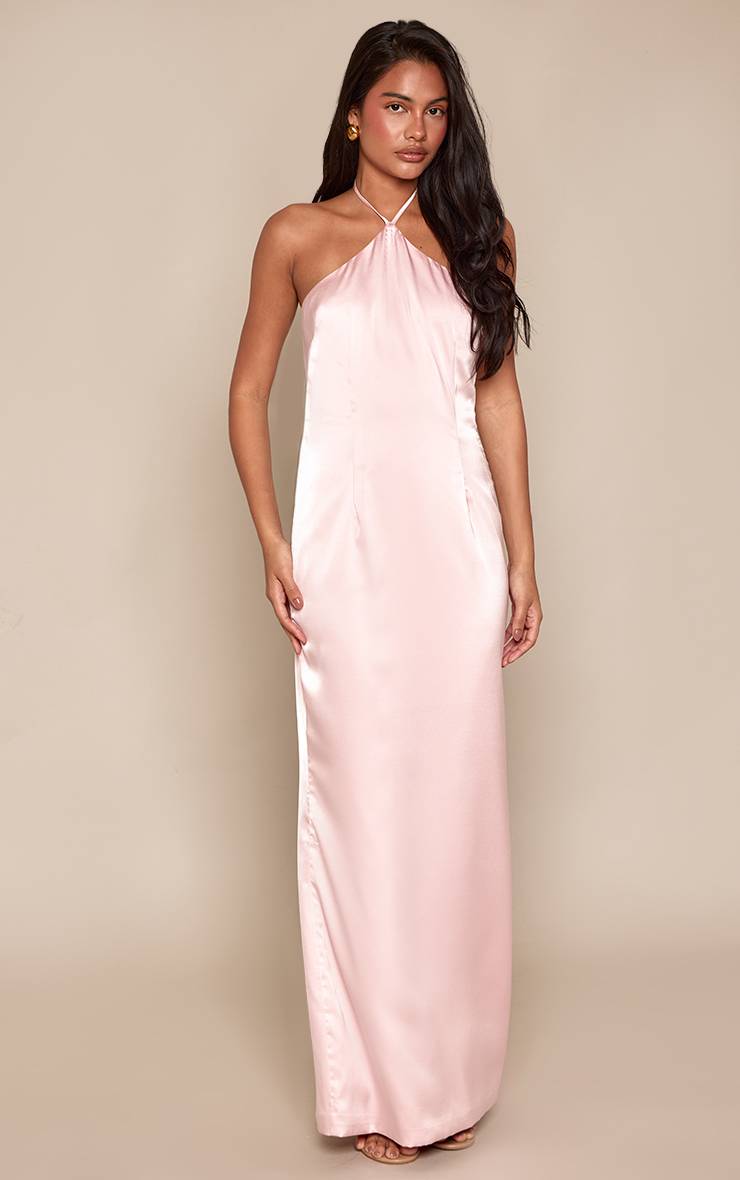 Rose Pâle Robe Longue Ajustée En Satin Avec Dos Drapé Et Détails En Dentelle