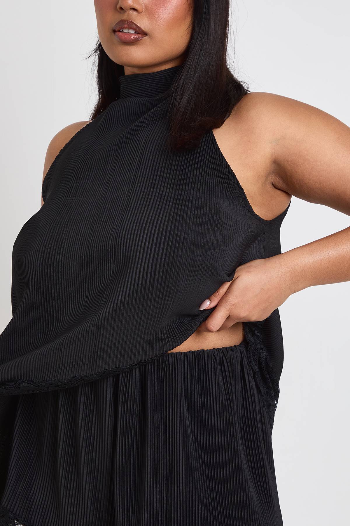 boohoo Short Plissé Grande Taille Avec Bordure En Dentelle