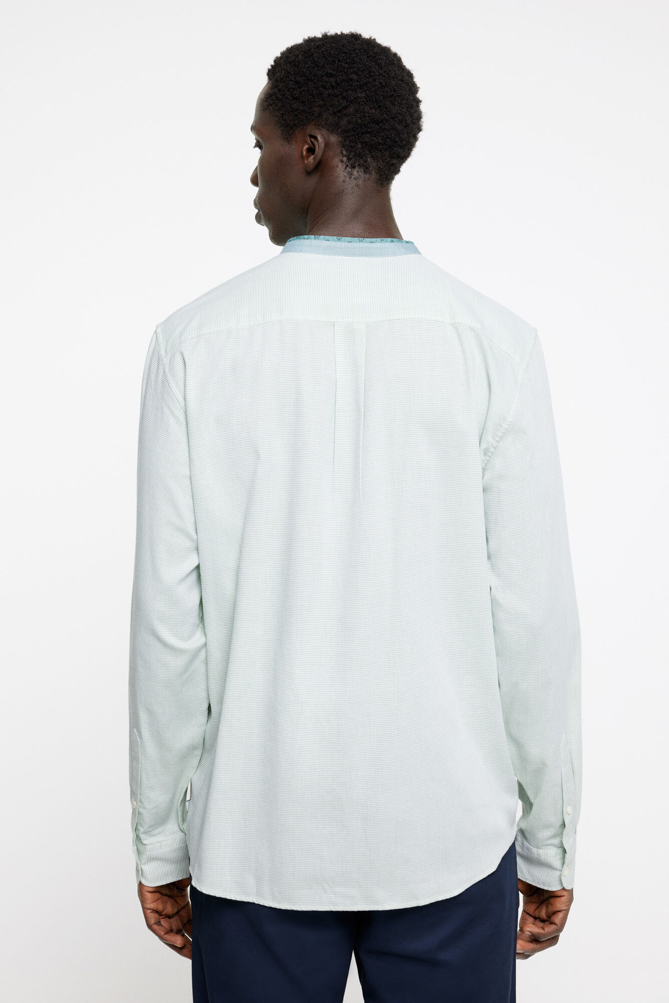 Camisa estruturada com gola mandarim