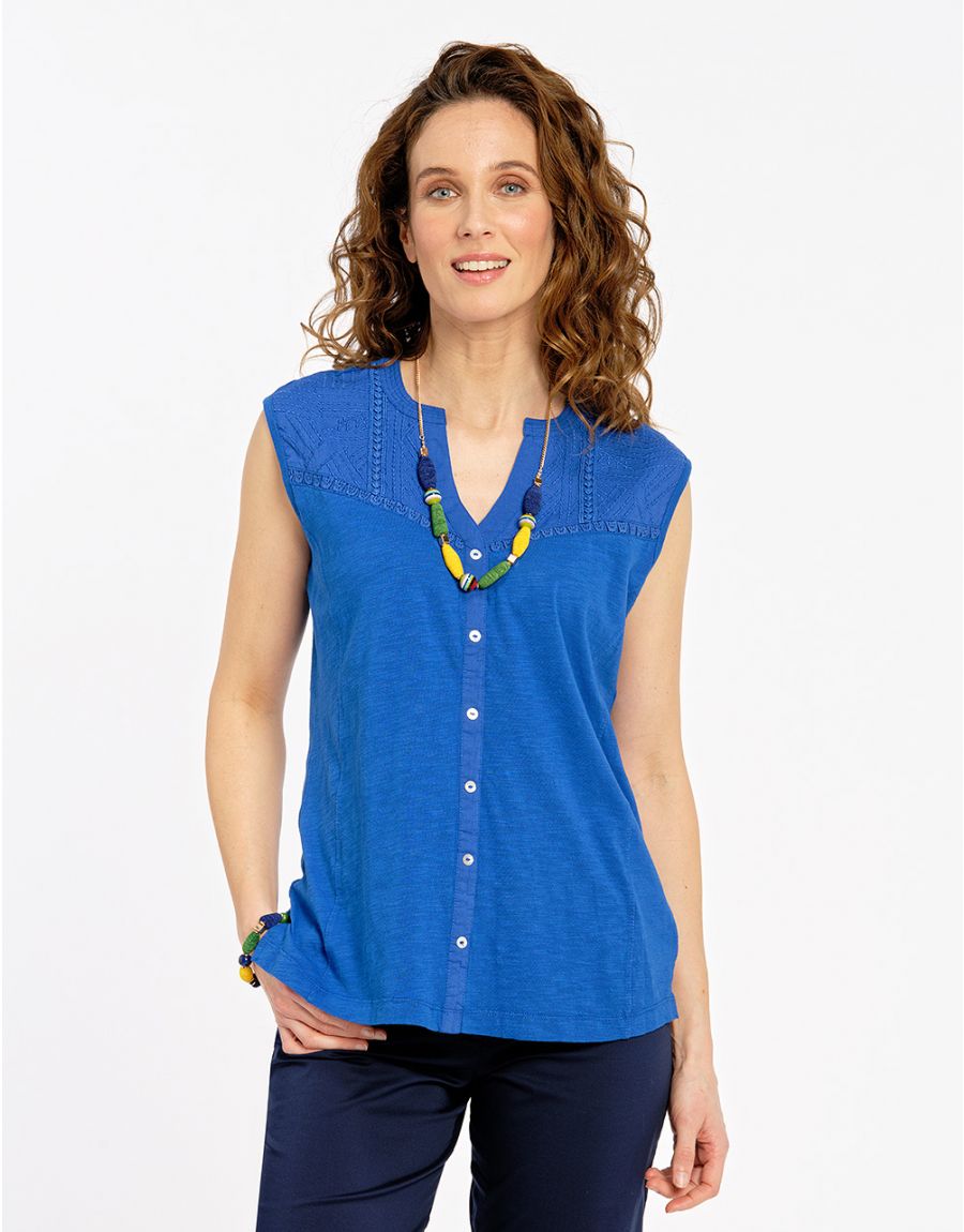 Top brodé bleu