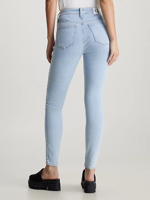 Calça jeans super skinny de cintura alta até o tornozelo