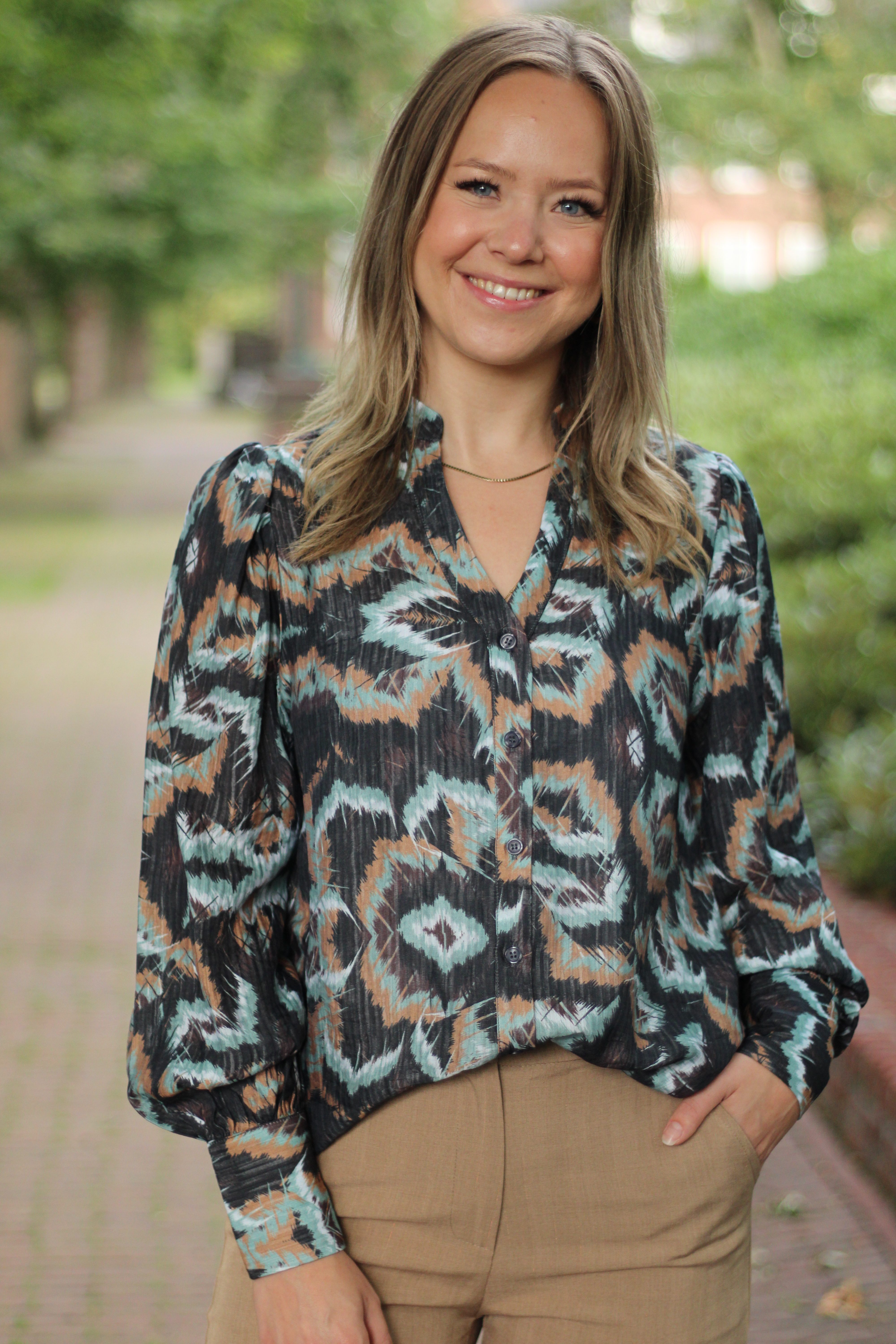 C&S The Label - Babette Blouse - Dark Gray/Light Camel