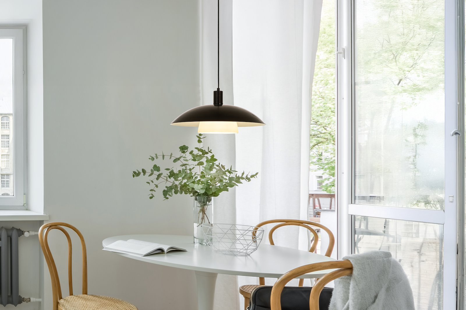 Alfa taklampe Svart E27, inkludert ringer i krom og matt messing