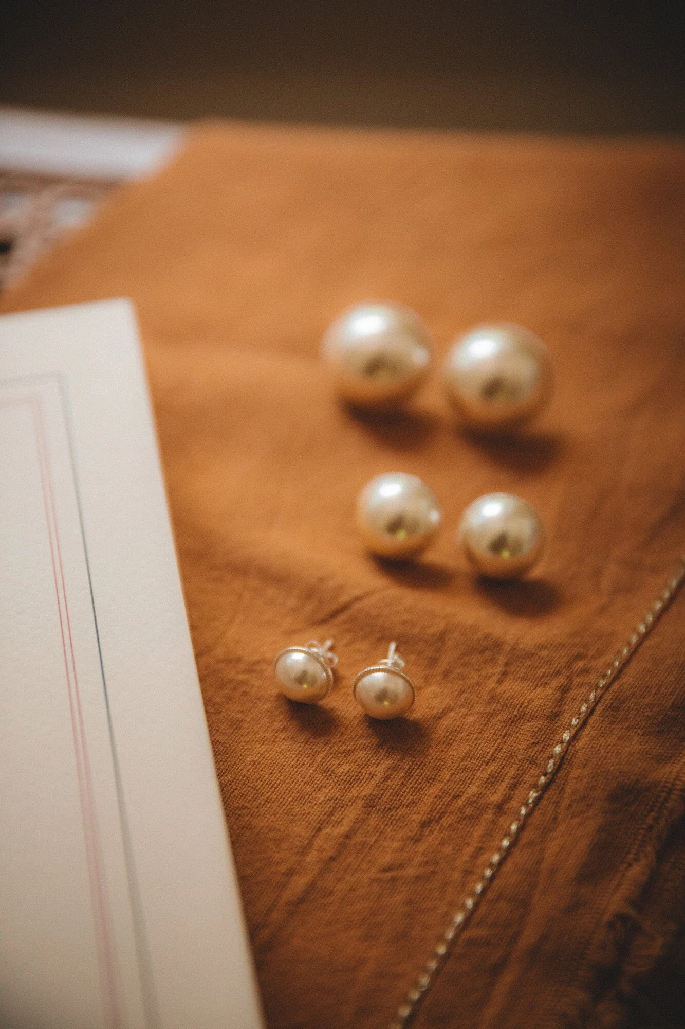 NÉLYA - Mini boucles d'oreilles puces perles doré à l'or fin | Argent