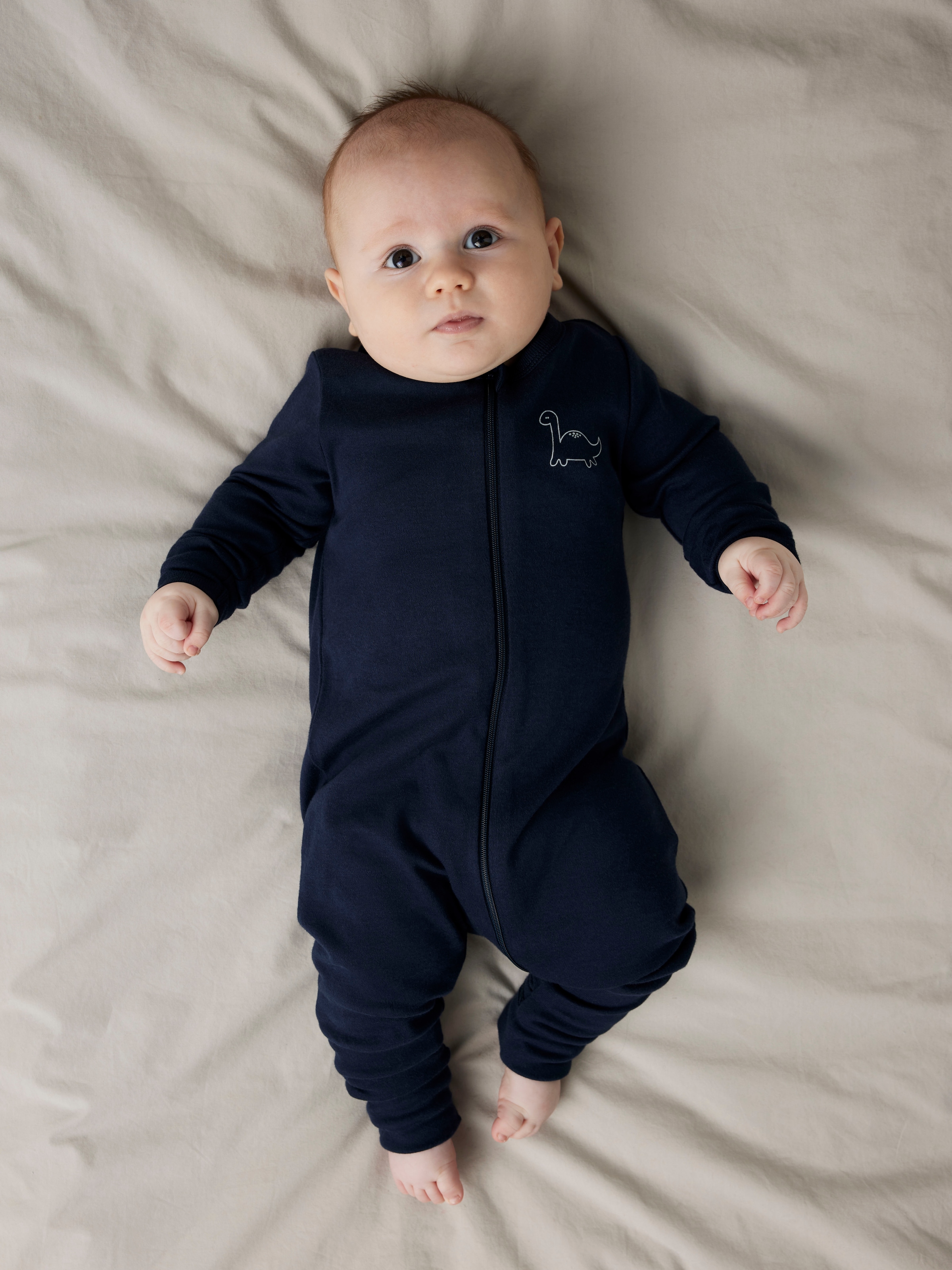 Name It Schlafanzug »NBMNIGHTSUIT 2P ZIP FF GREY DINO NOOS« Packung, 2 Stk. tlg., mit tollen Dino-Motiven