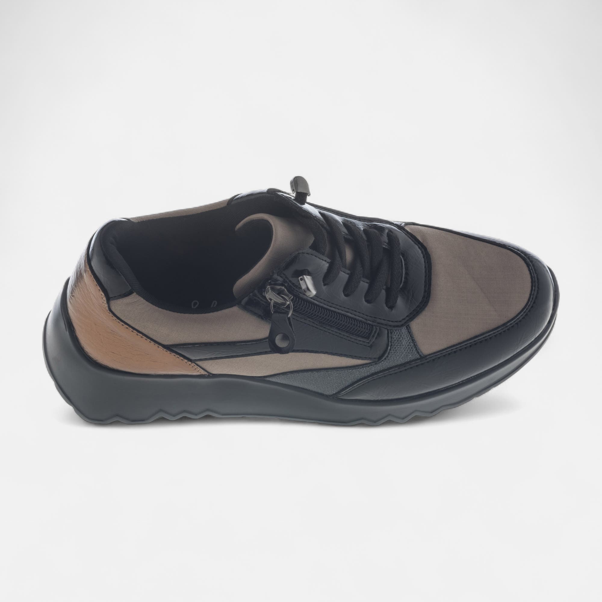 Baskets basses Femme noir vernis
