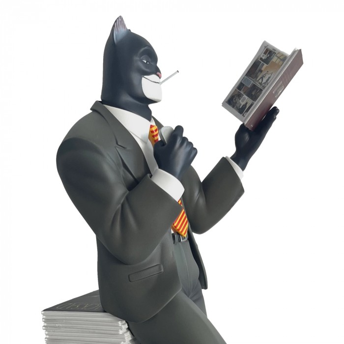 BLACKSAD PILE OF COMICS COLLECTIBLE FIGURINE