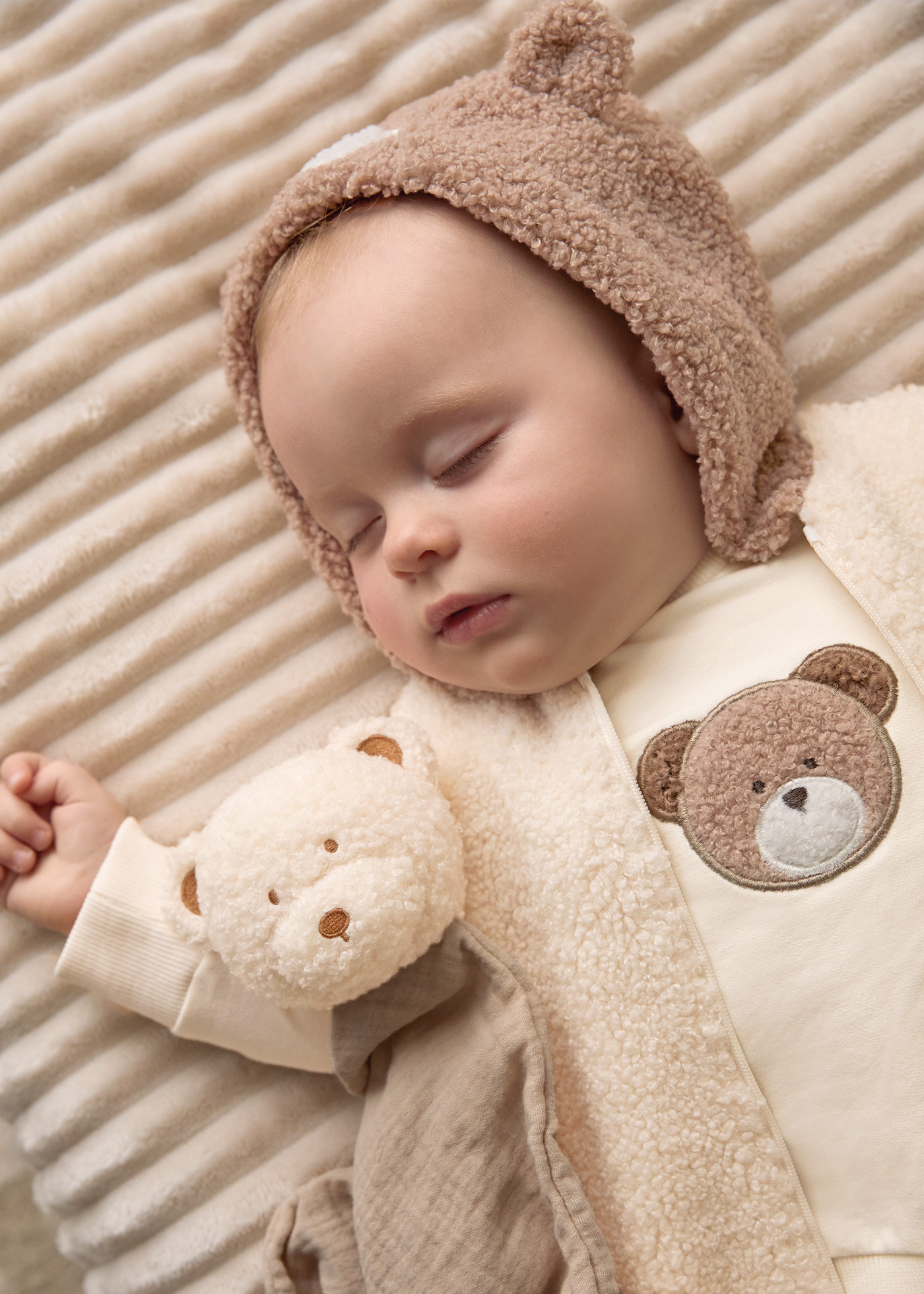 Conjunto de moletom de 3 peças Better Cotton para recém-nascidos