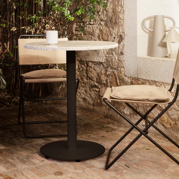 Ferm Living - Mineral Bistrotisch Marmor Ø 60 cm, weiss / schwarz