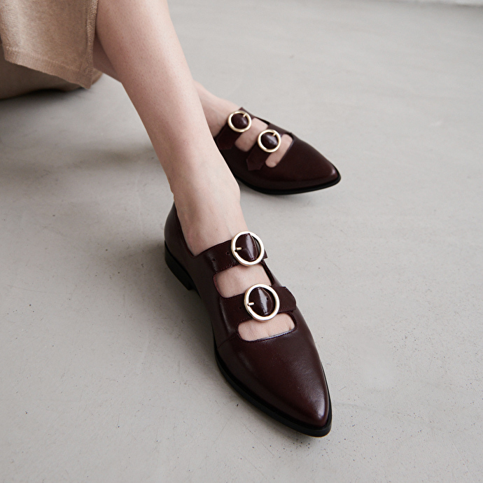 Mocassins pointus à boucles  en cuir bordeaux
