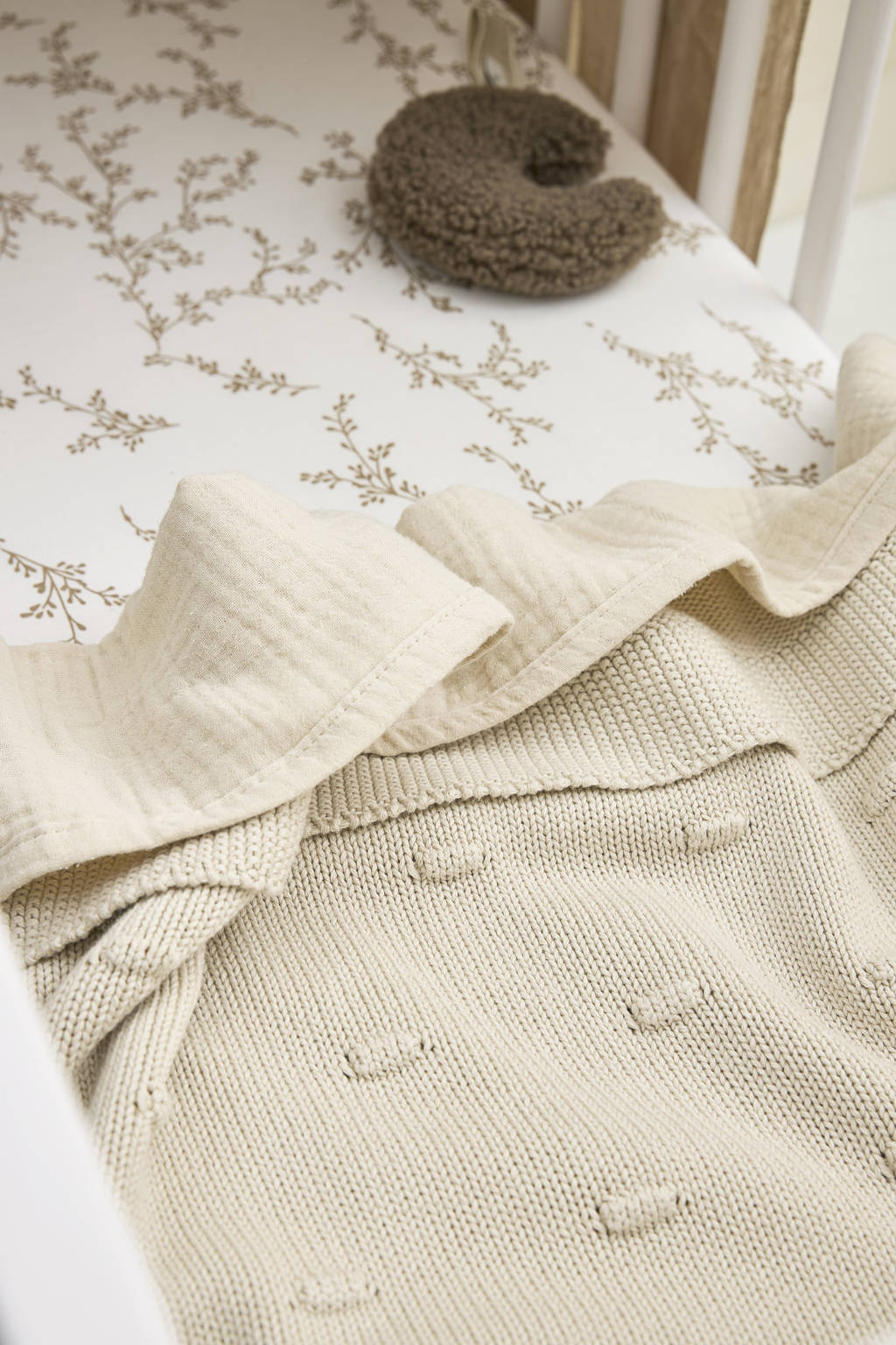 wiegdeken Knots beige