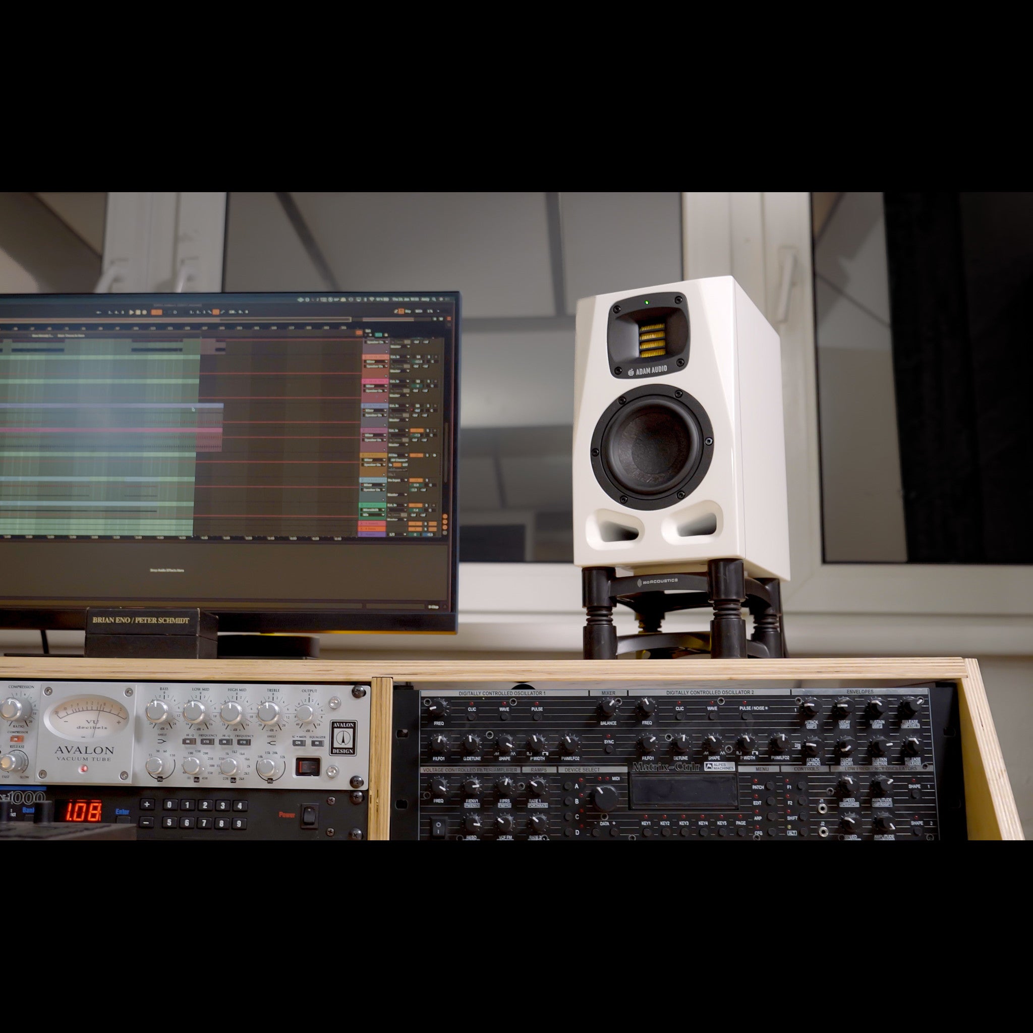 Adam A4V White actieve studiomonitor (per stuk)